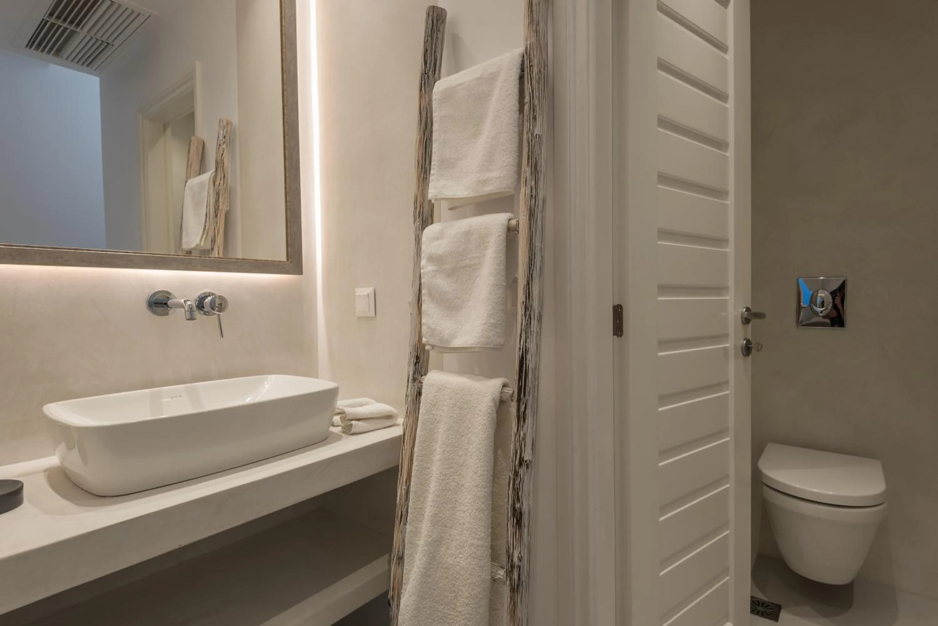 Alexandros Apartments