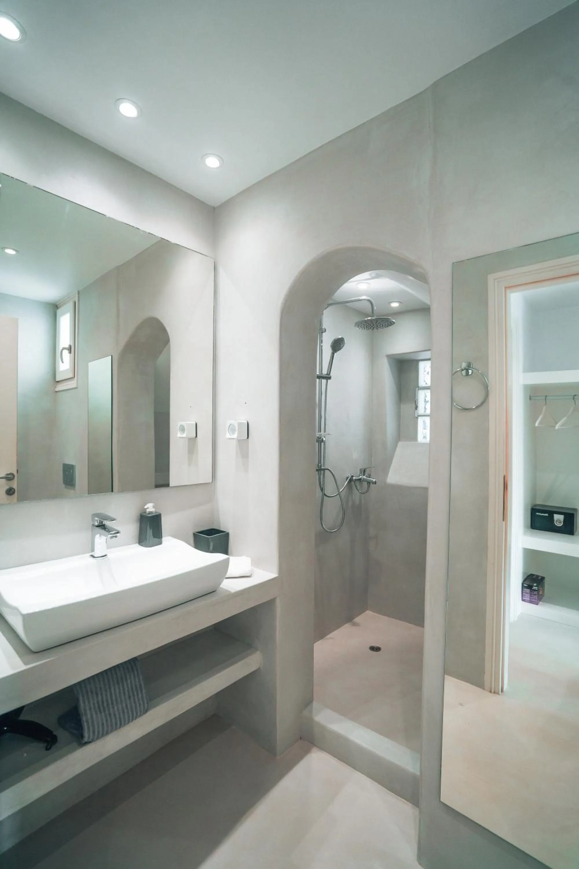 Alexandros Apartments