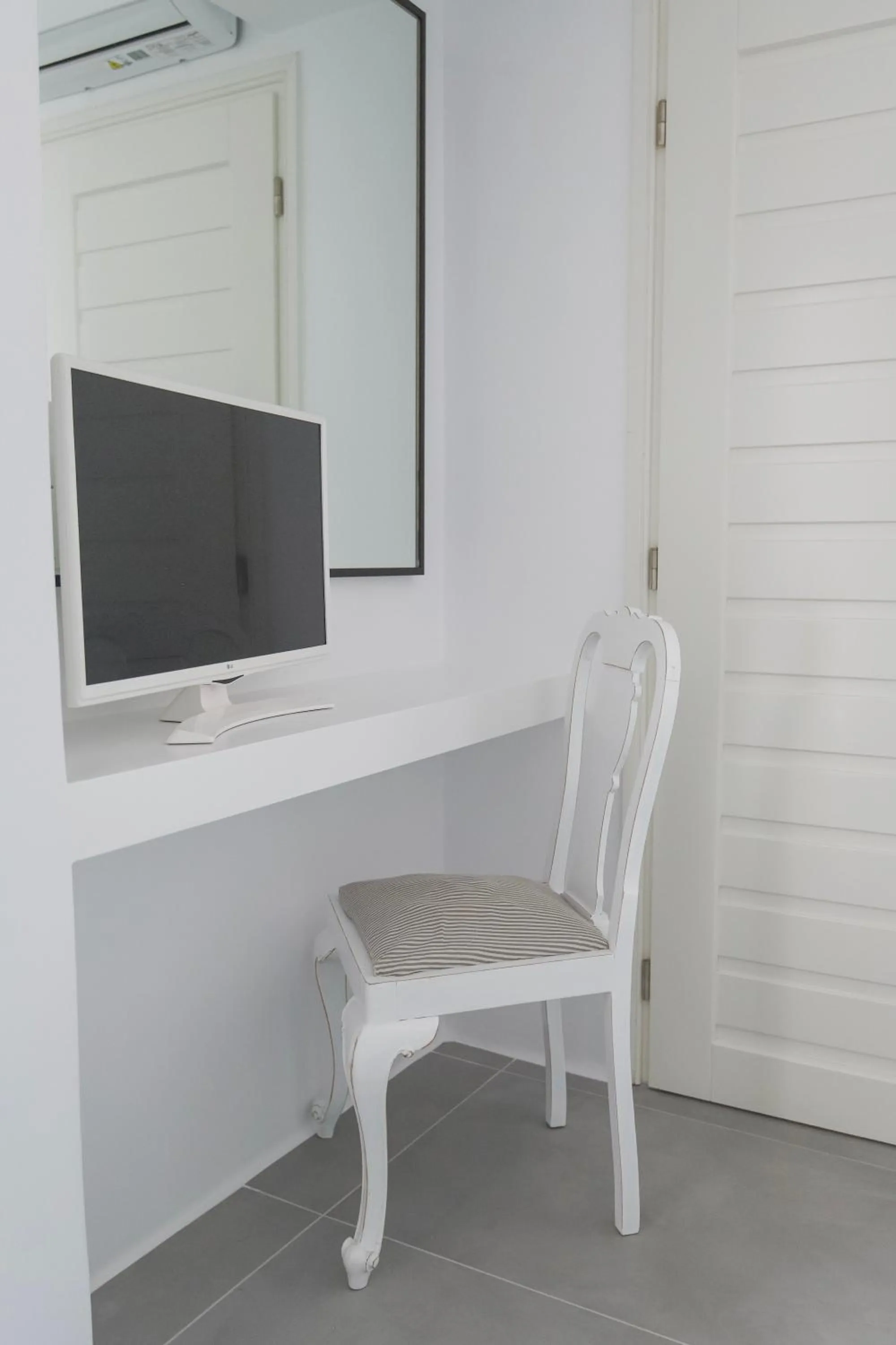 Alexandros Apartments