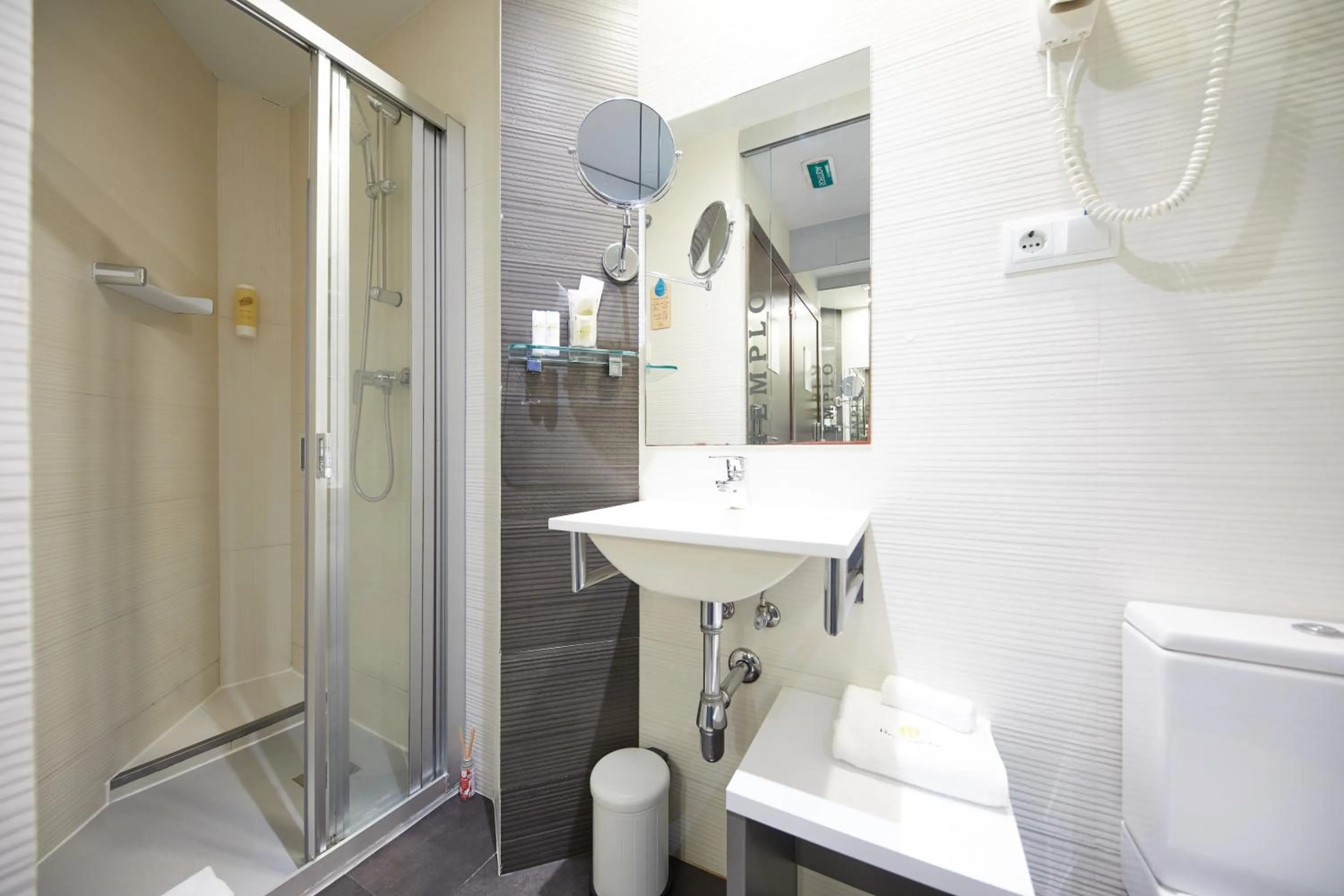 Shower in Hostemplo Sagrada Familia