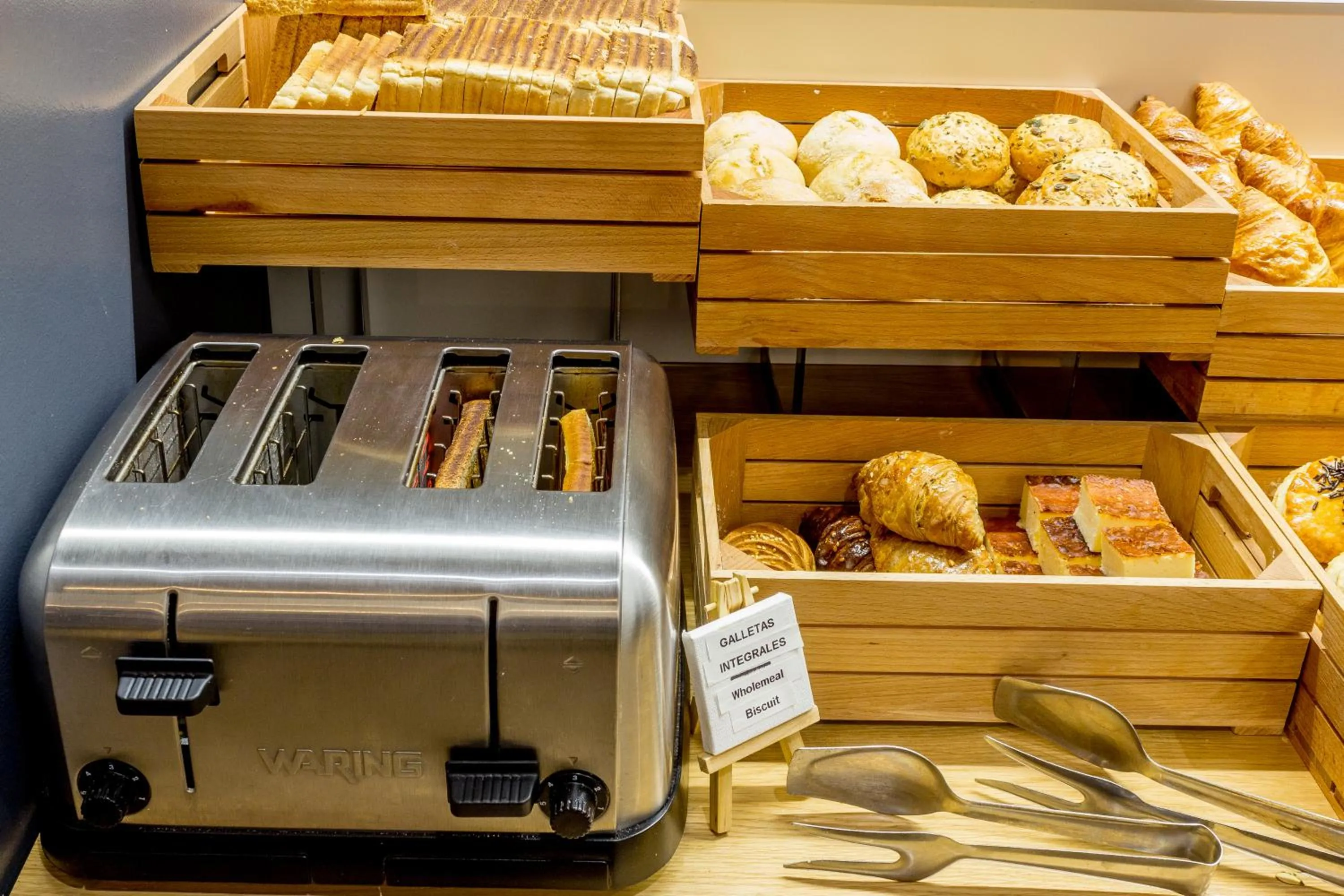 Buffet breakfast in Hostemplo Sagrada Familia