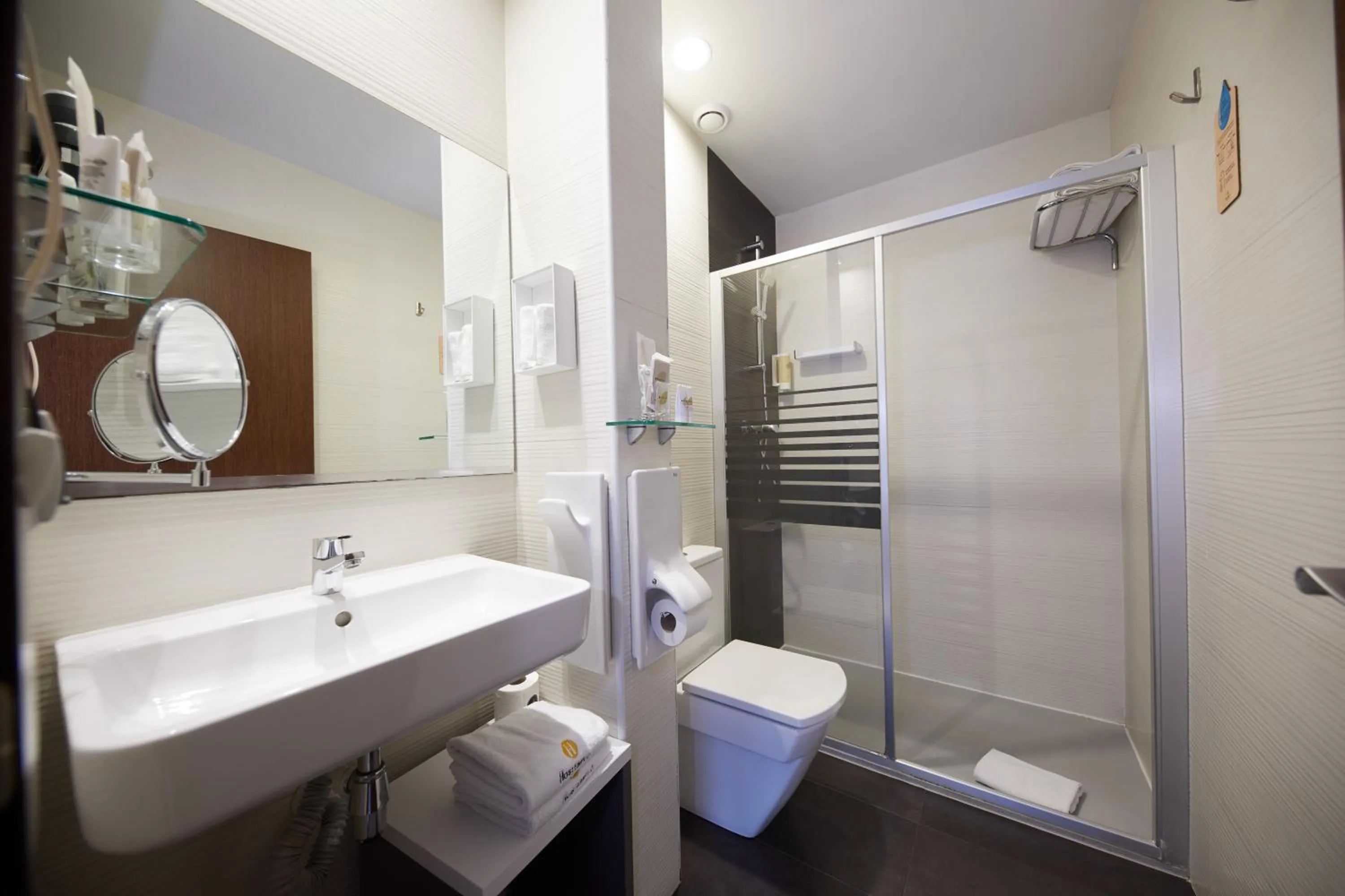 Shower in Hostemplo Sagrada Familia