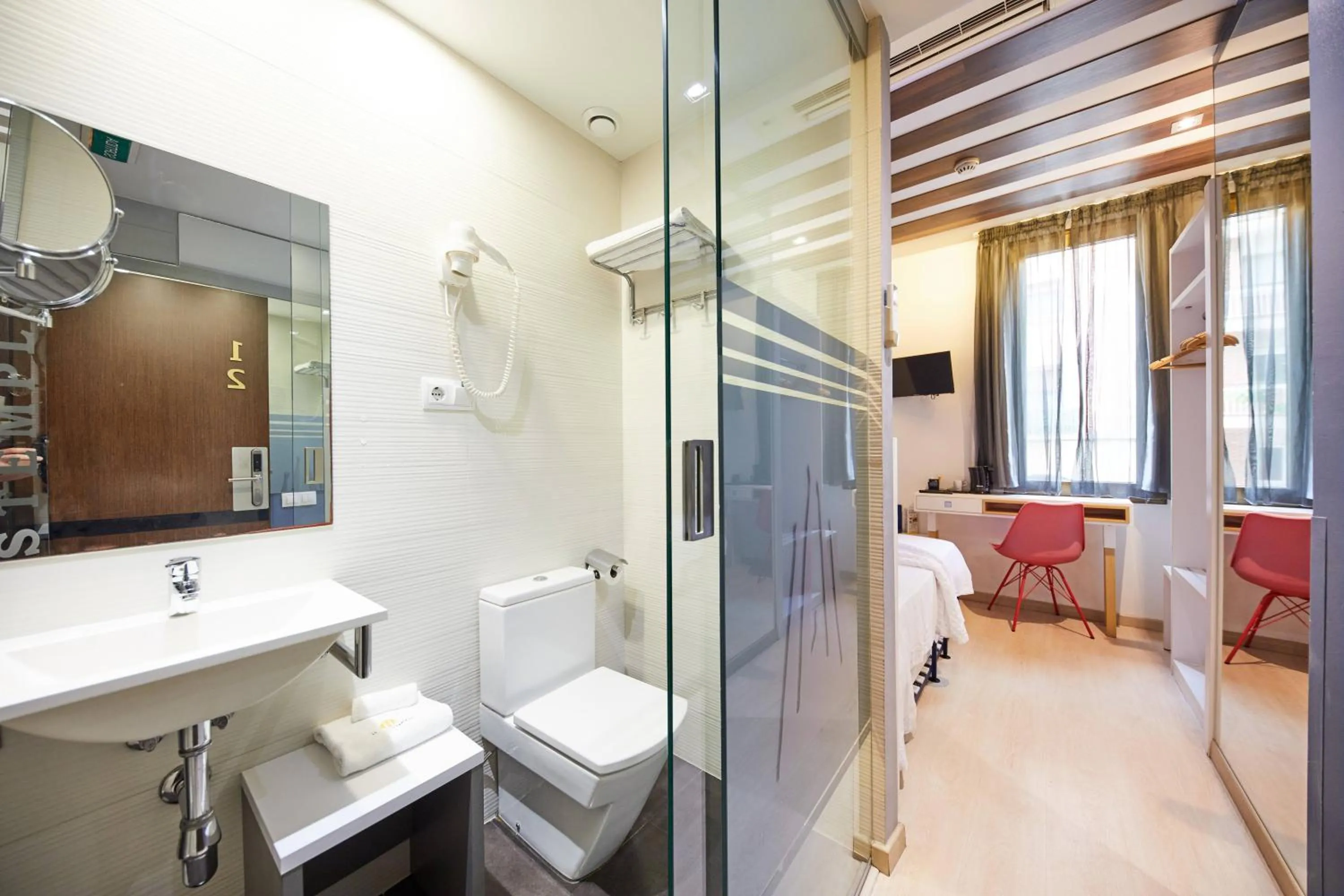 Shower in Hostemplo Sagrada Familia