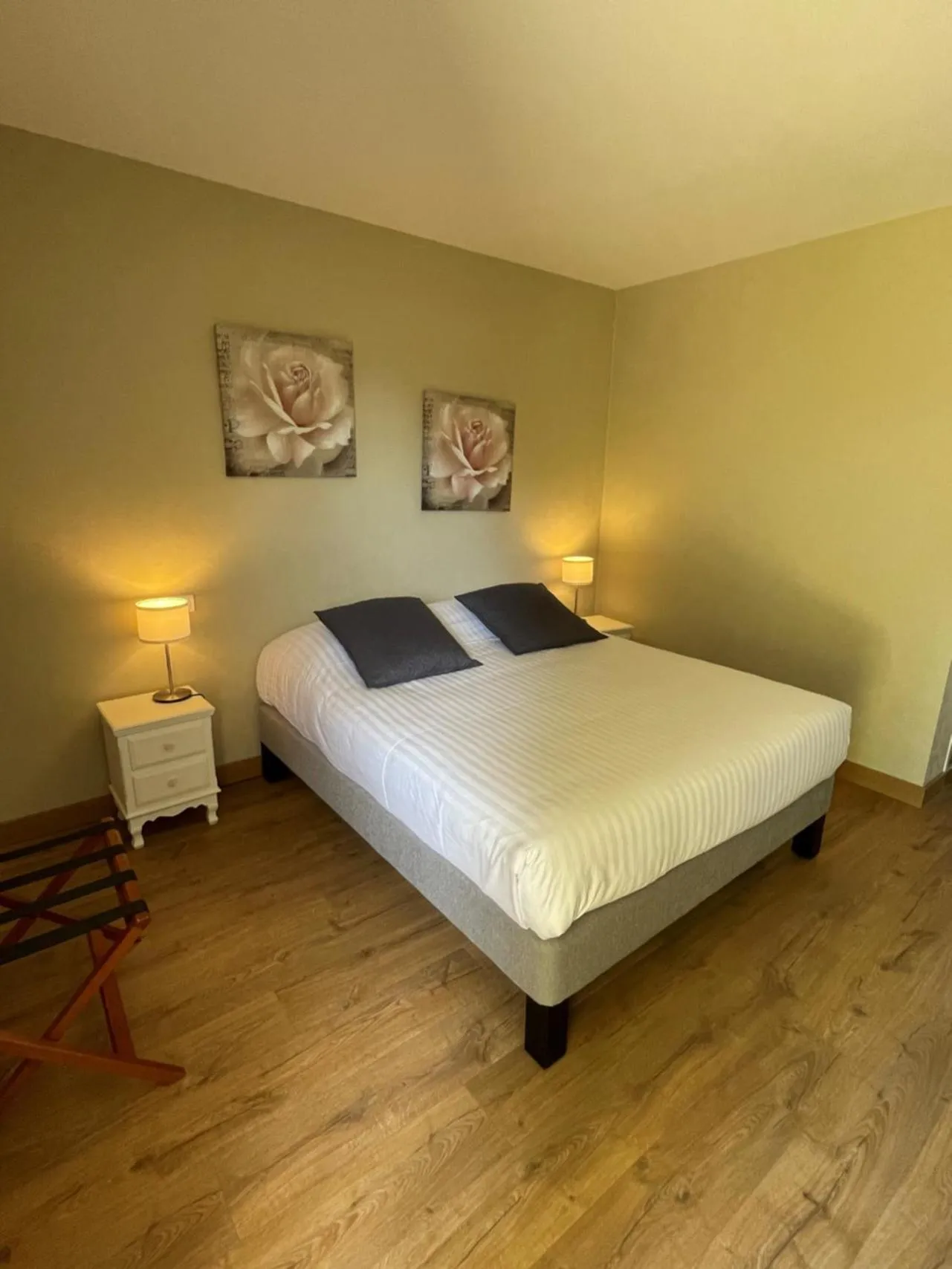 Bedroom, Bed in Hôtel Le Mas del Pechs - Chambres avec terrasse