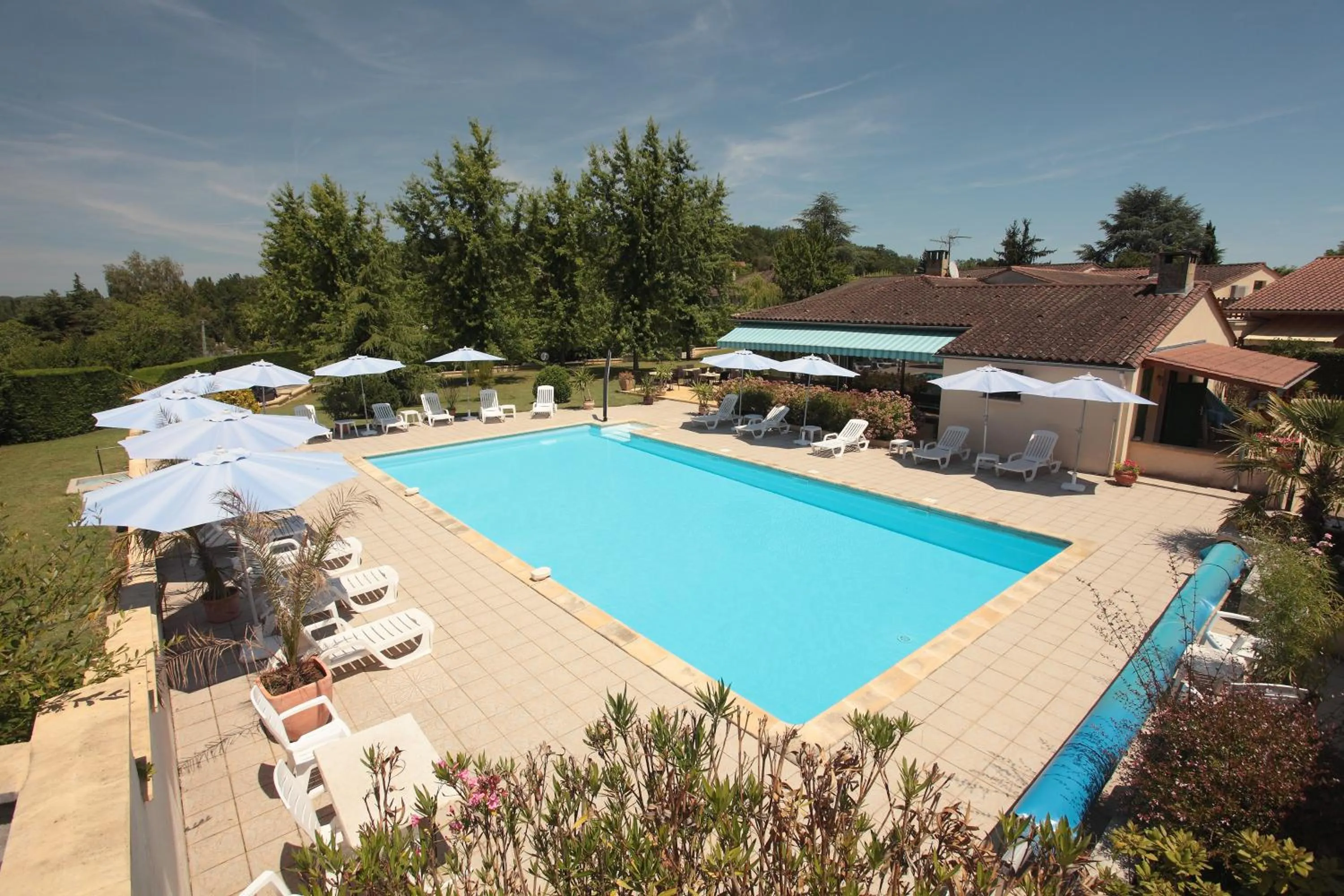 Swimming pool in Hôtel Le Mas del Pechs - Chambres avec terrasse
