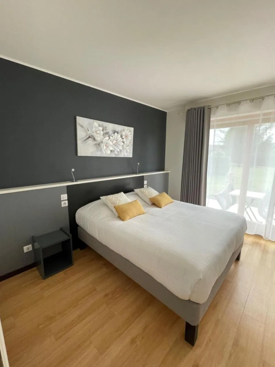 Photo of the whole room, Bed in Hôtel Le Mas del Pechs - Chambres avec terrasse