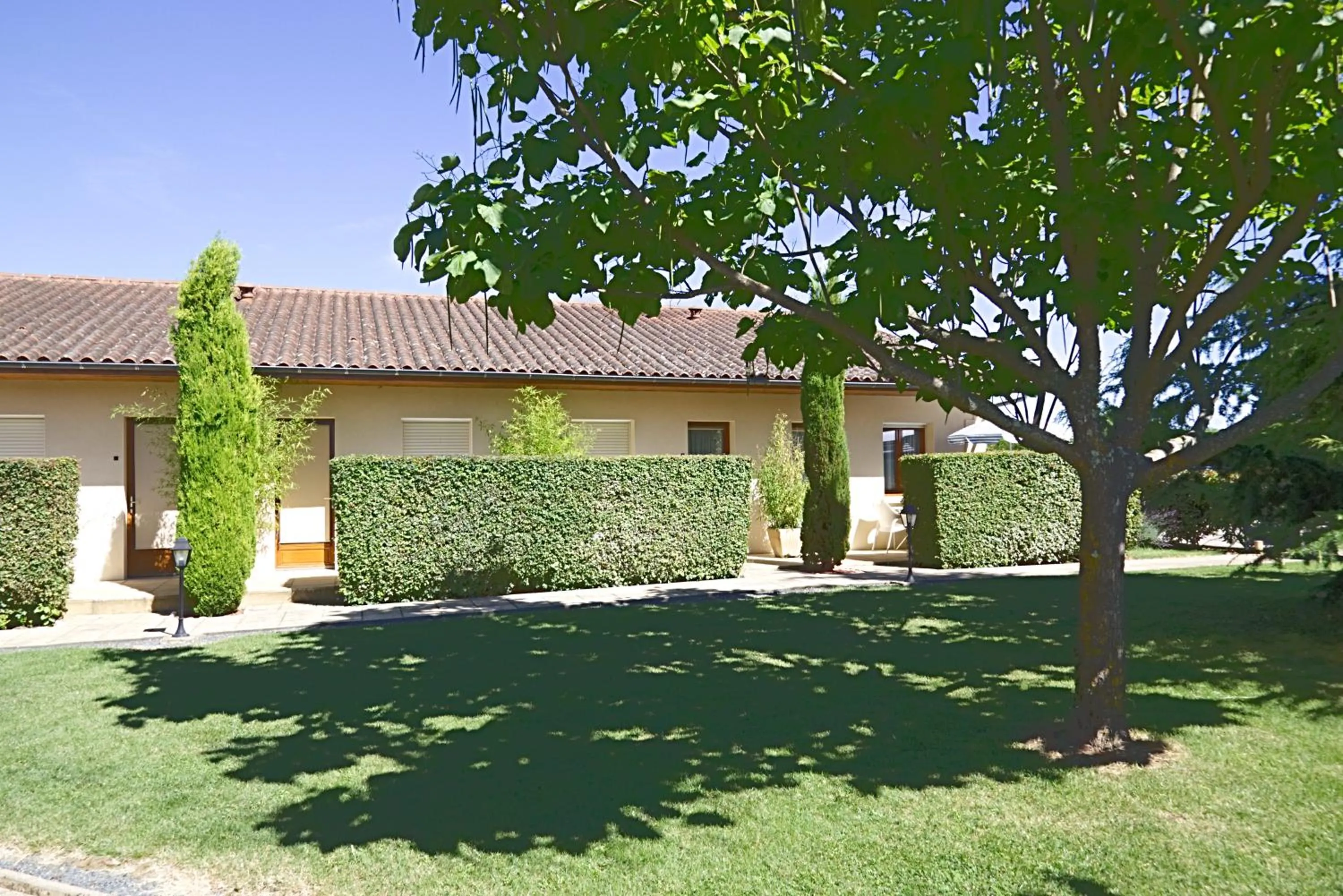 Garden in Hôtel Le Mas del Pechs - Chambres avec terrasse