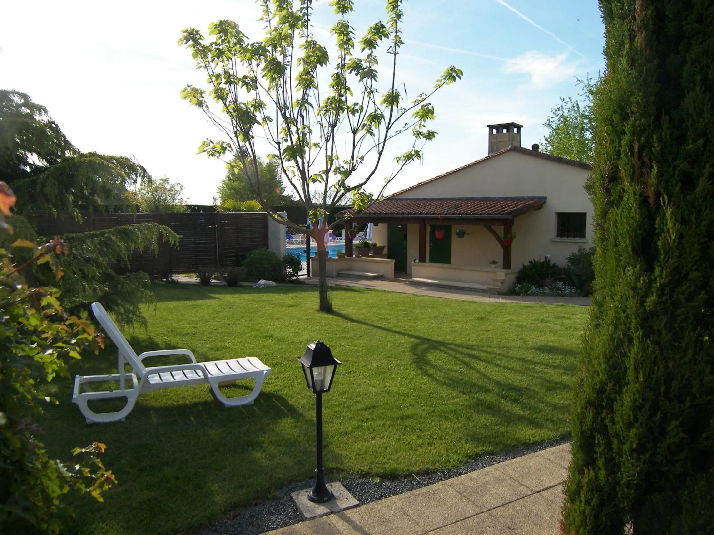 Garden in Hôtel Le Mas del Pechs - Chambres avec terrasse