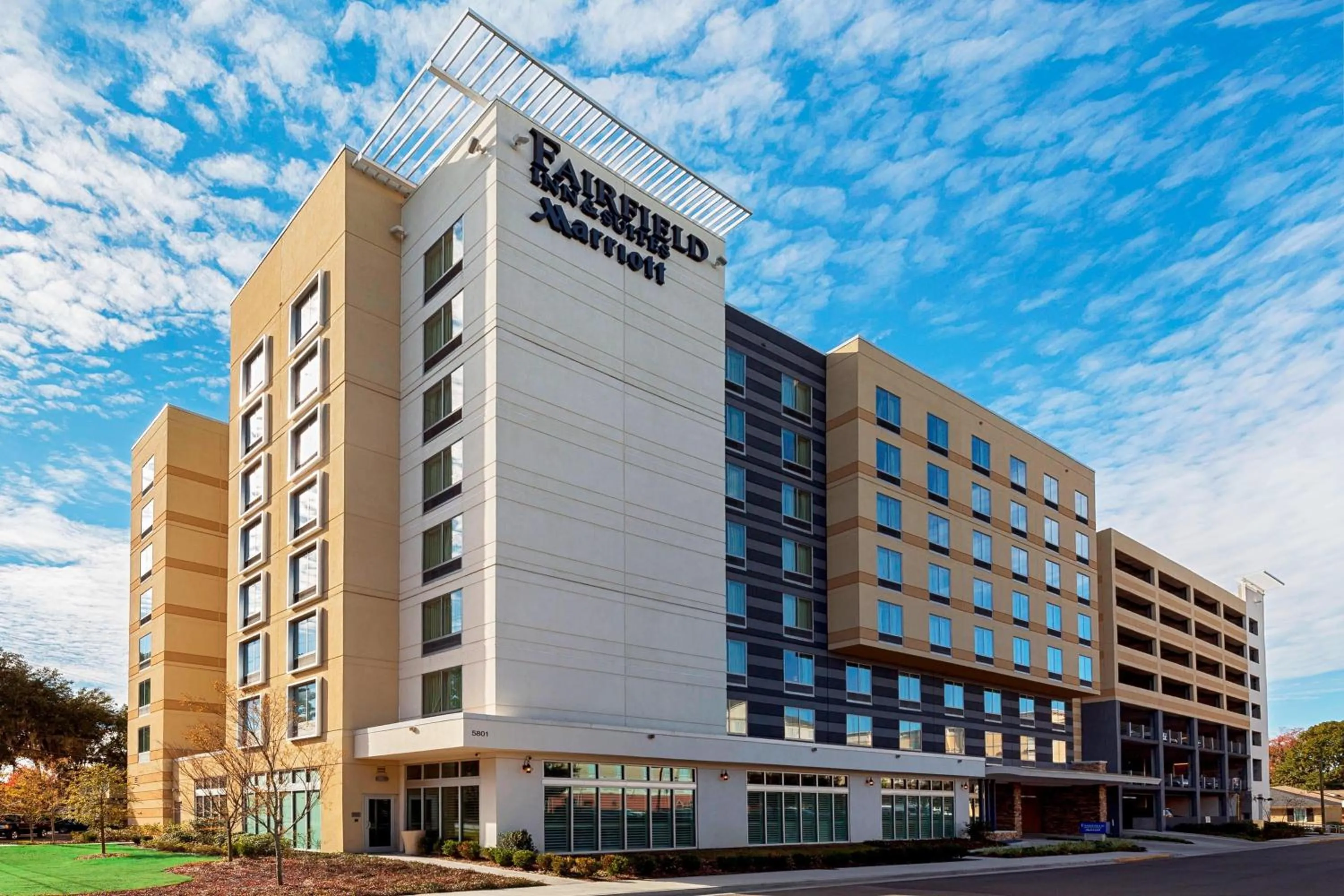 Property building in Fairfield Inn & Suites by Marriott Savannah Midtown
