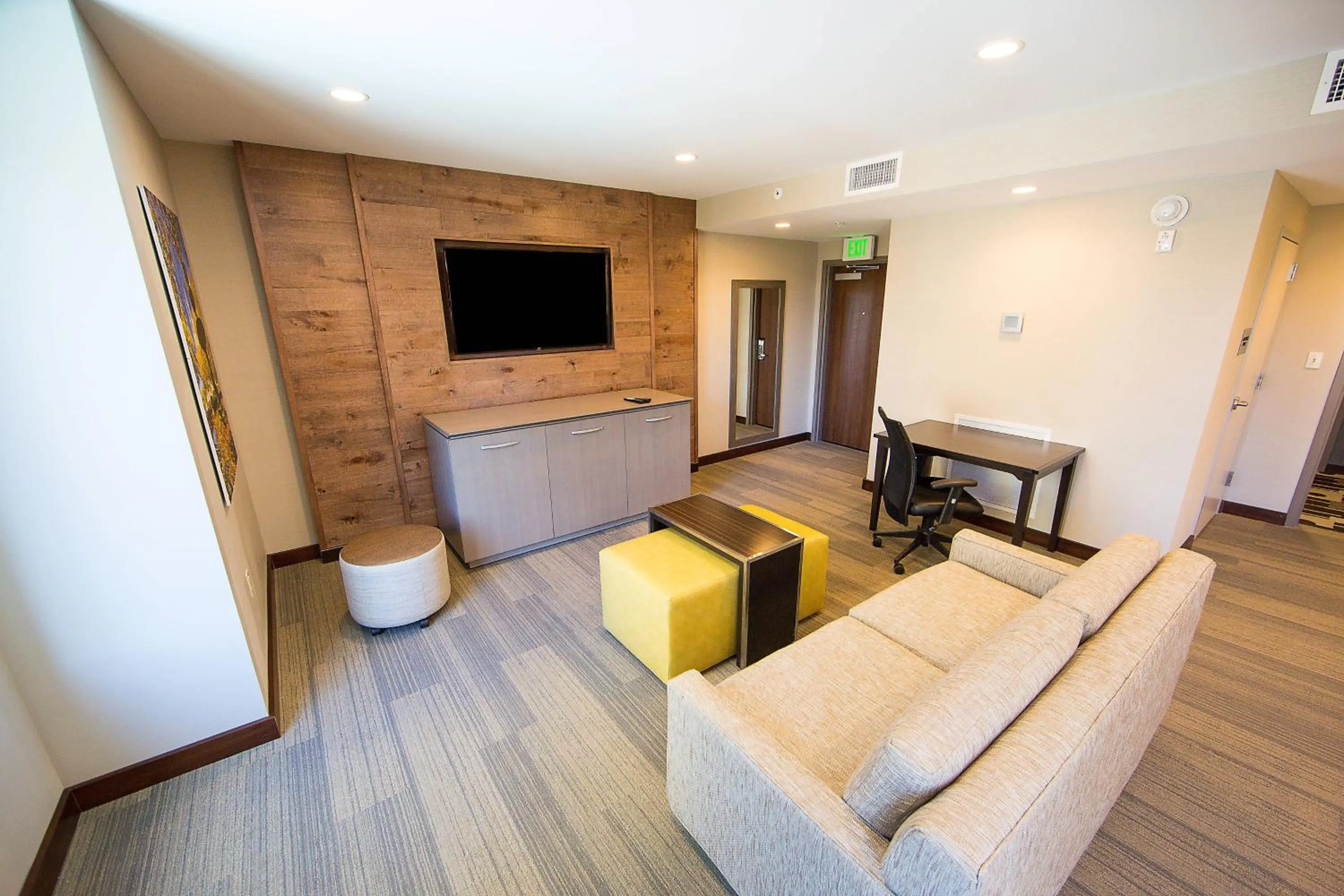 Bedroom in Fairfield Inn & Suites by Marriott Savannah Midtown