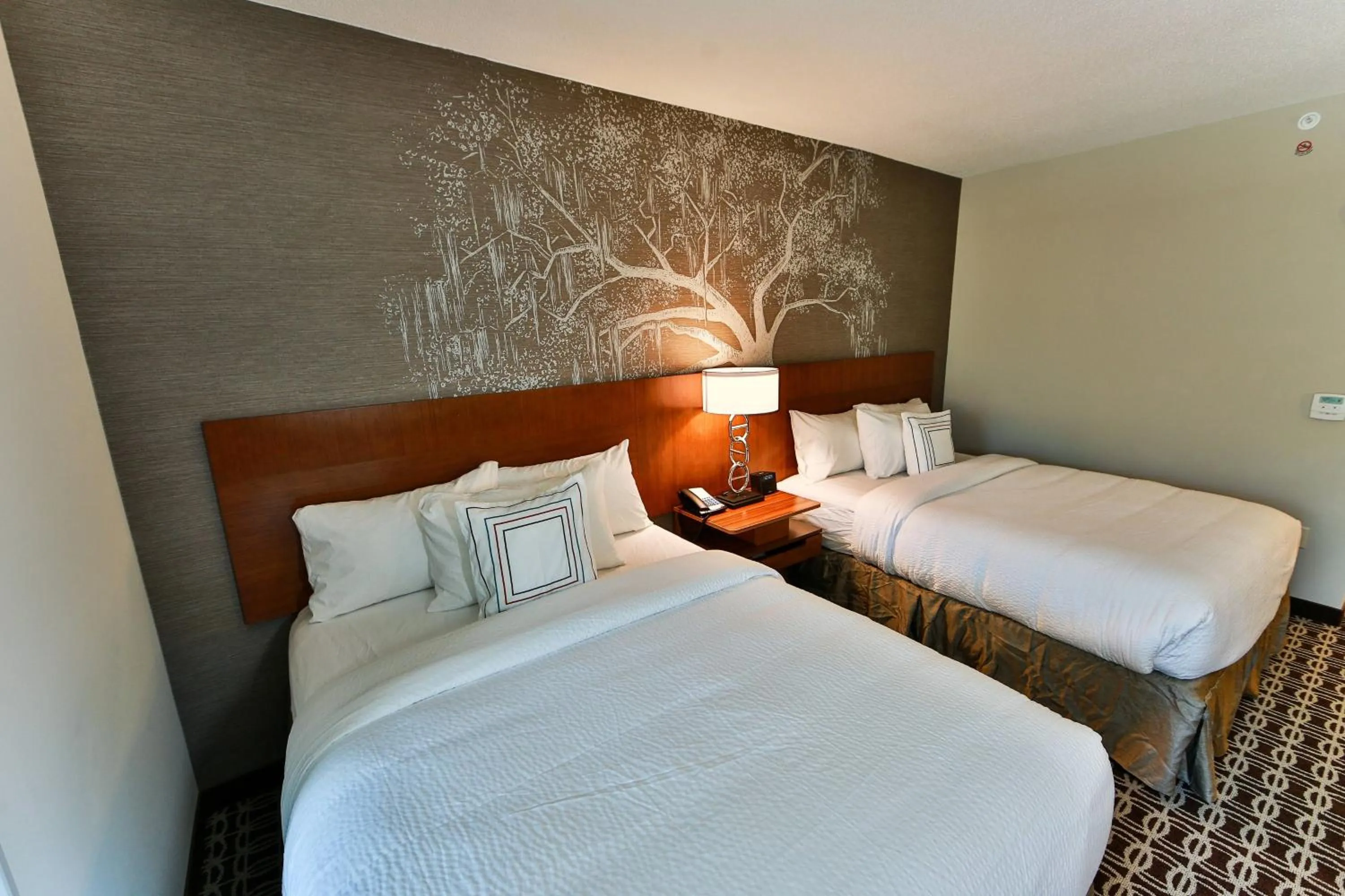 Bedroom, Bed in Fairfield Inn & Suites by Marriott Savannah Midtown