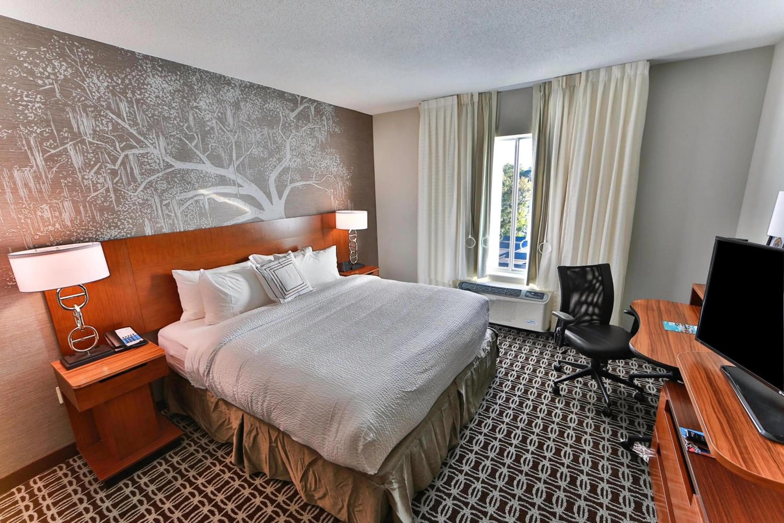Photo of the whole room, Bed in Fairfield Inn & Suites by Marriott Savannah Midtown