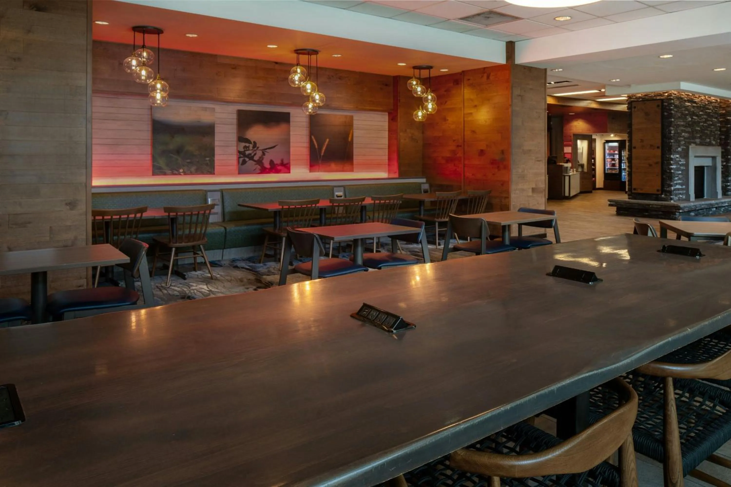 Breakfast in Fairfield Inn & Suites by Marriott Savannah Midtown