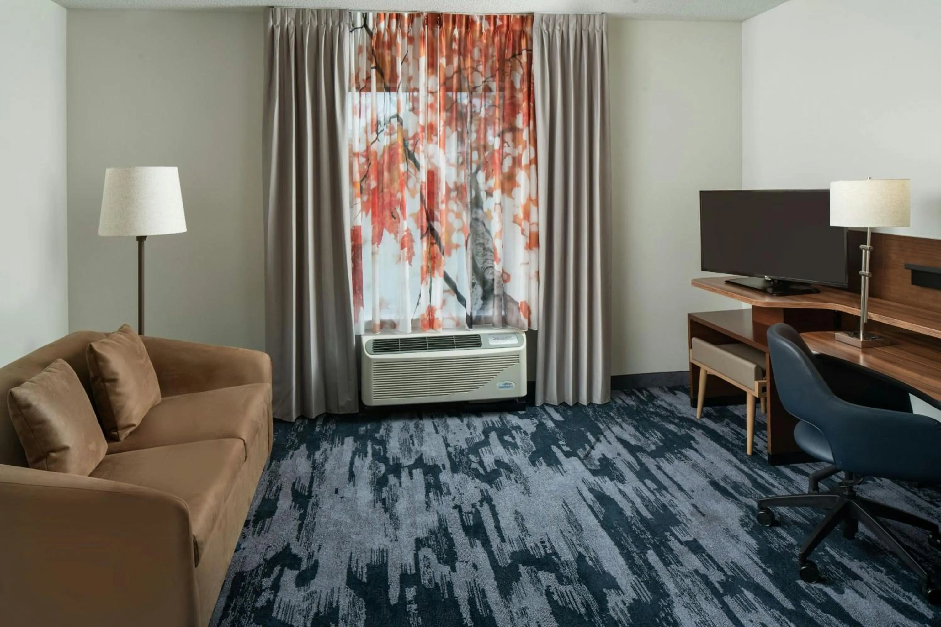 Living room in Fairfield Inn & Suites by Marriott Savannah Midtown