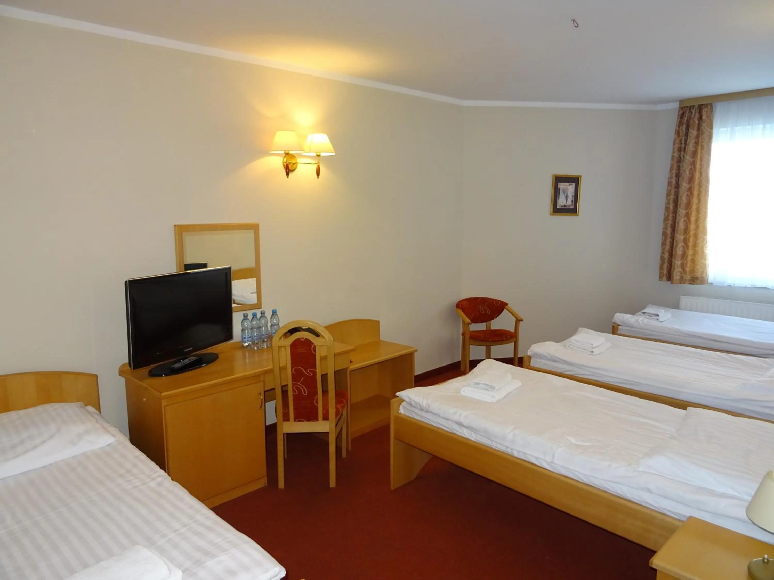 Photo of the whole room, Bed in Hotel Bartis