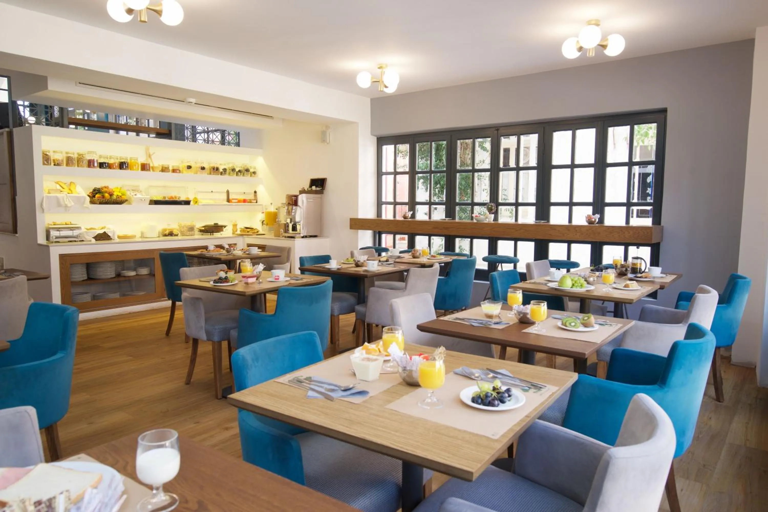 Restaurant/places to eat in Mirabel CityCenter Hotel