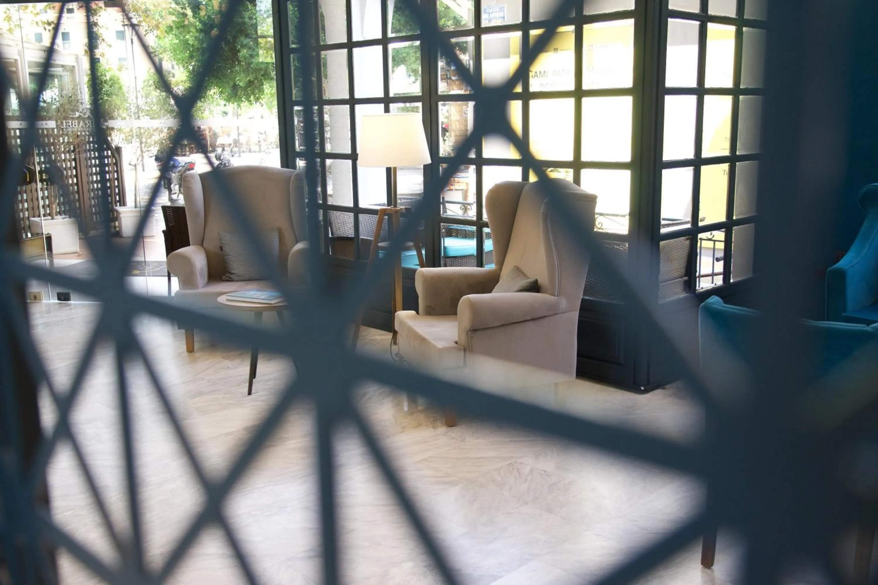 Communal lounge/ TV room in Mirabel CityCenter Hotel