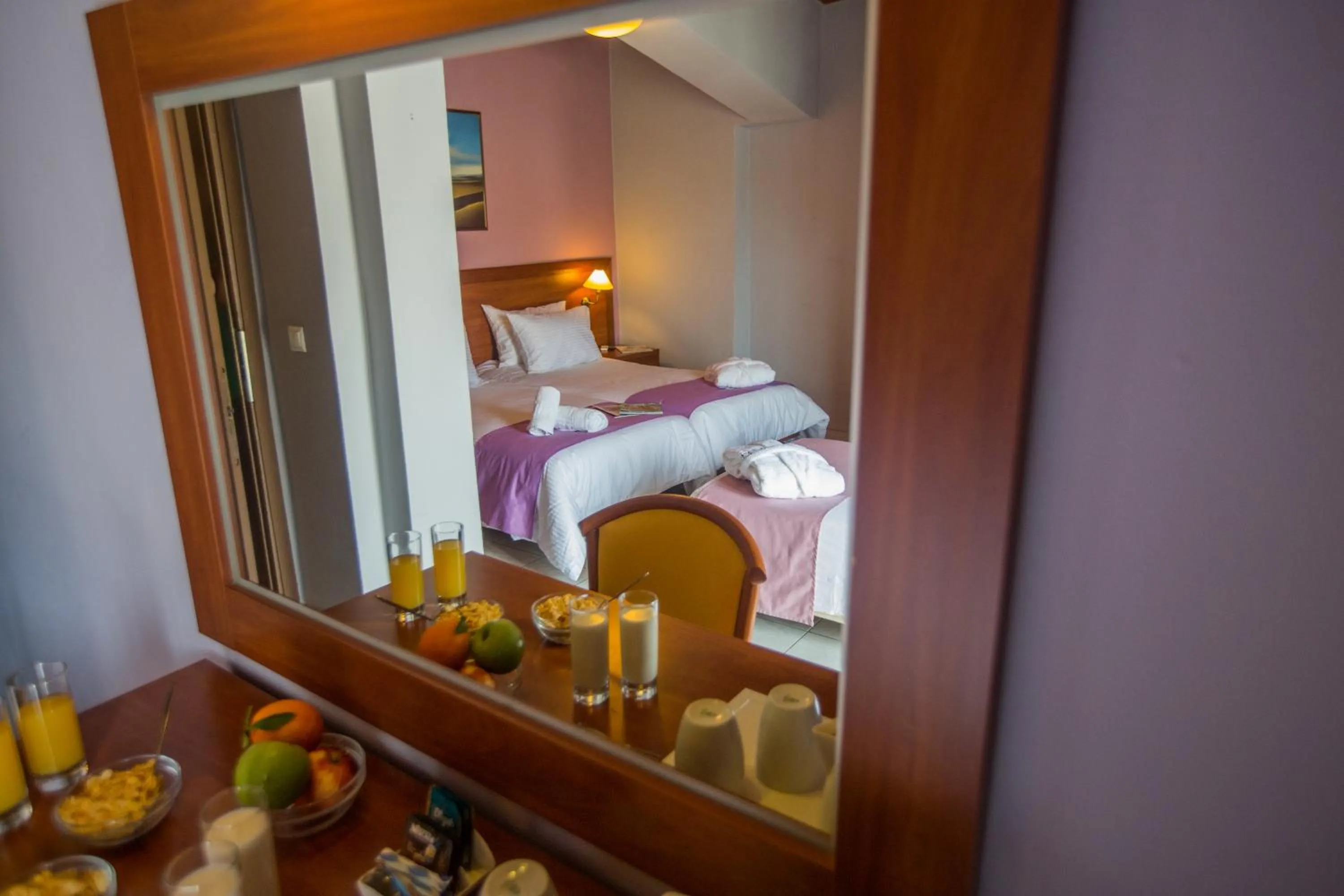 Coffee/tea facilities, Bed in Mirabel CityCenter Hotel