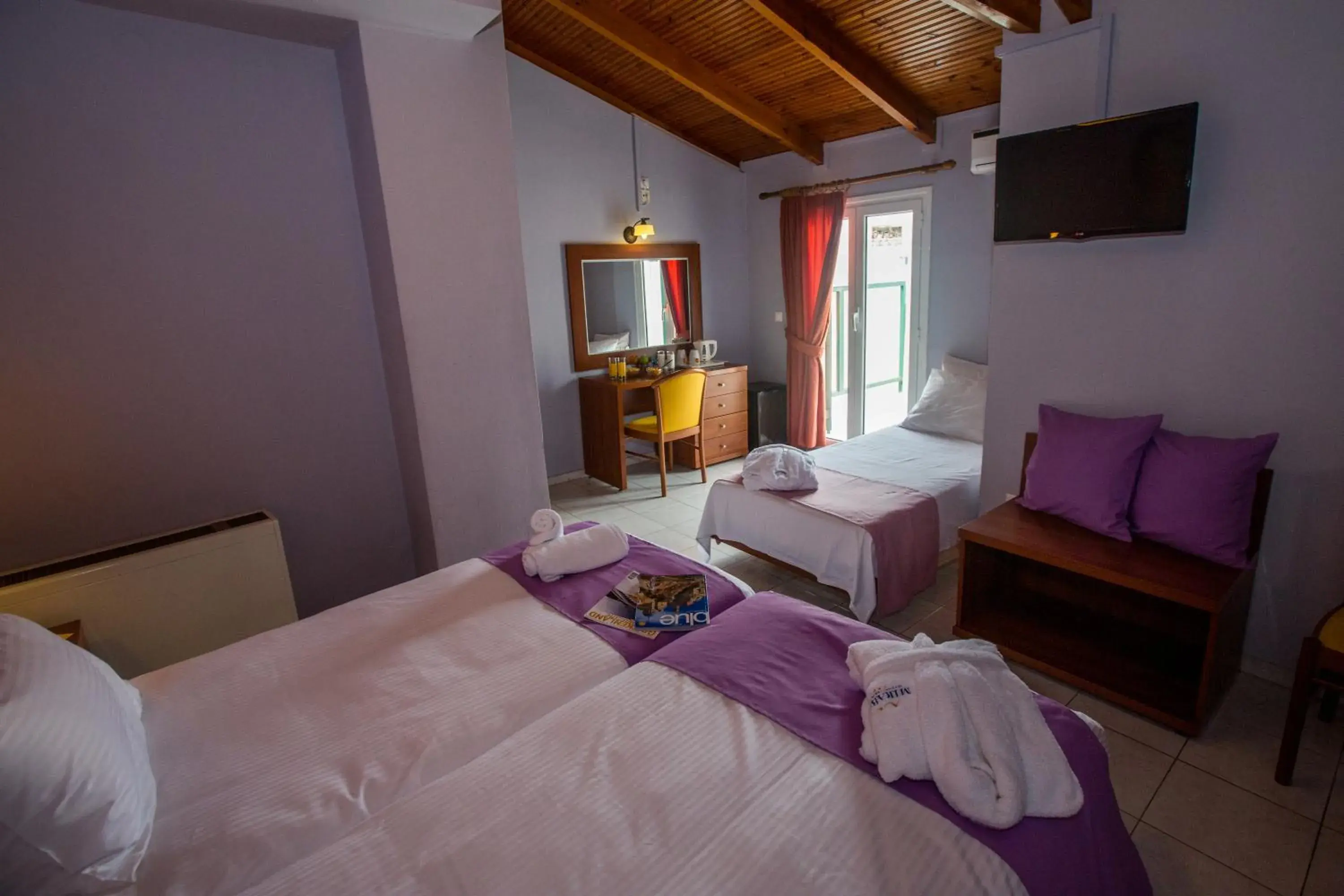 Triple Room in Mirabel CityCenter Hotel Triple Room in Mirabel CityCenter Hotel