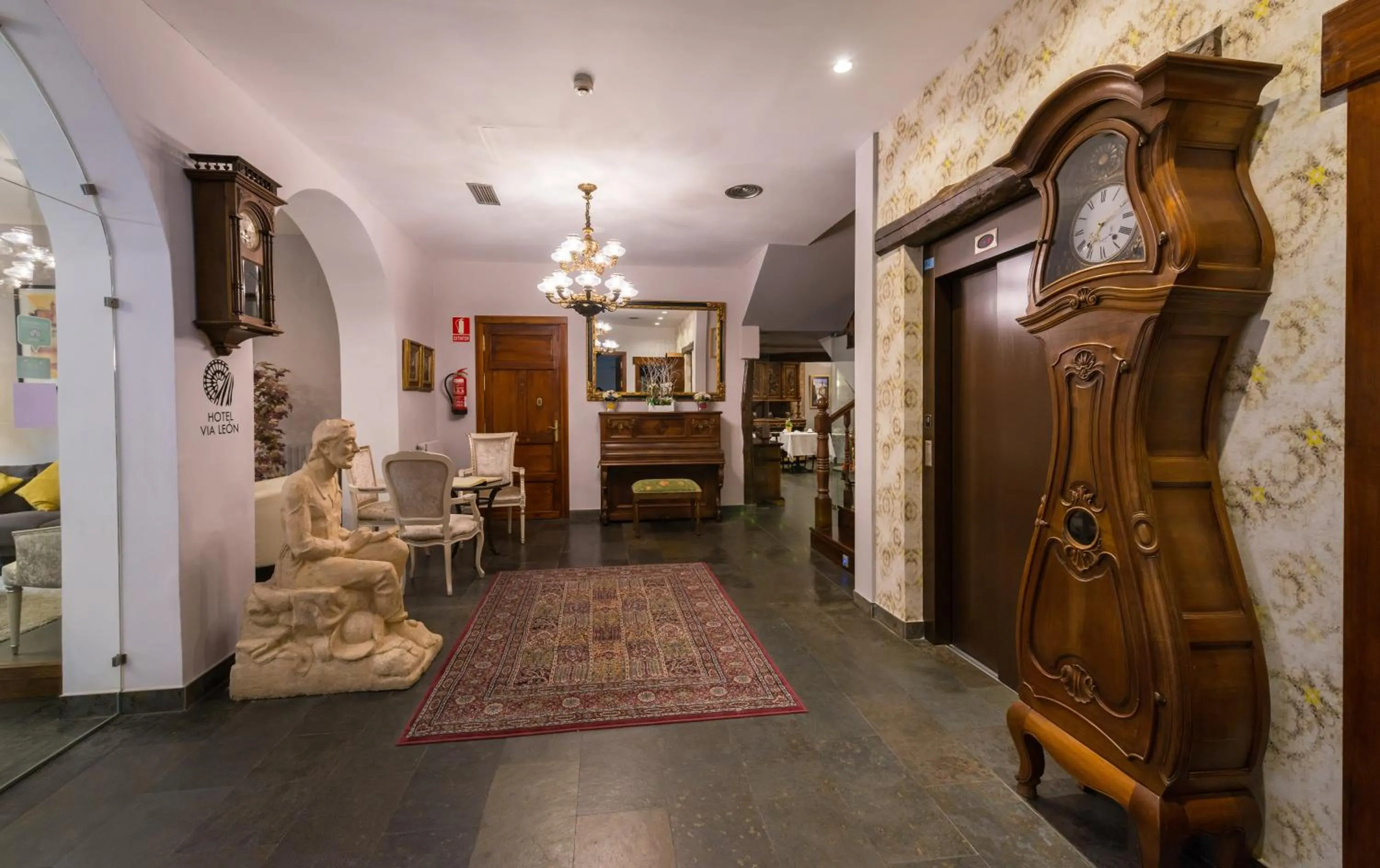 Lobby or reception in Hotel Alda Vía León