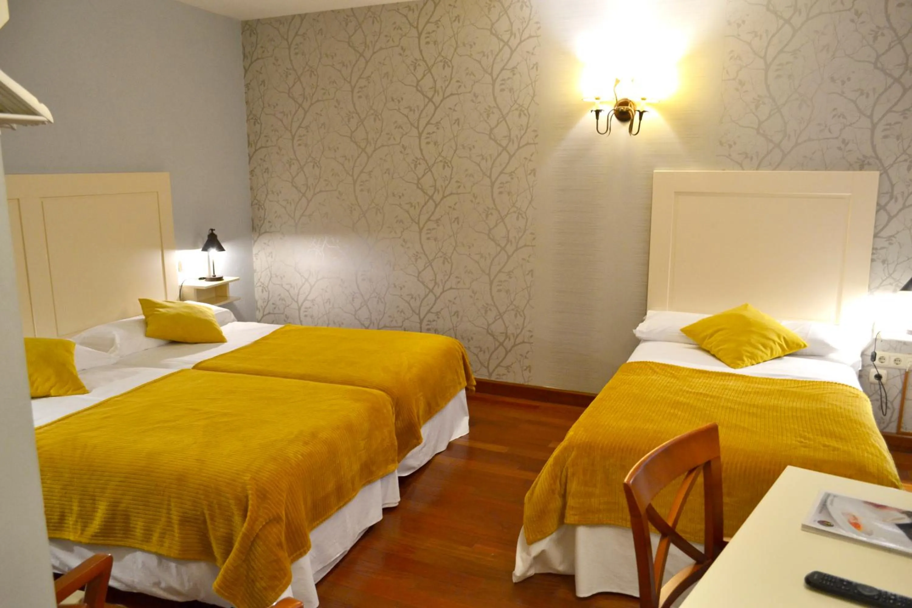 Photo of the whole room, Bed in Hotel Alda Vía León