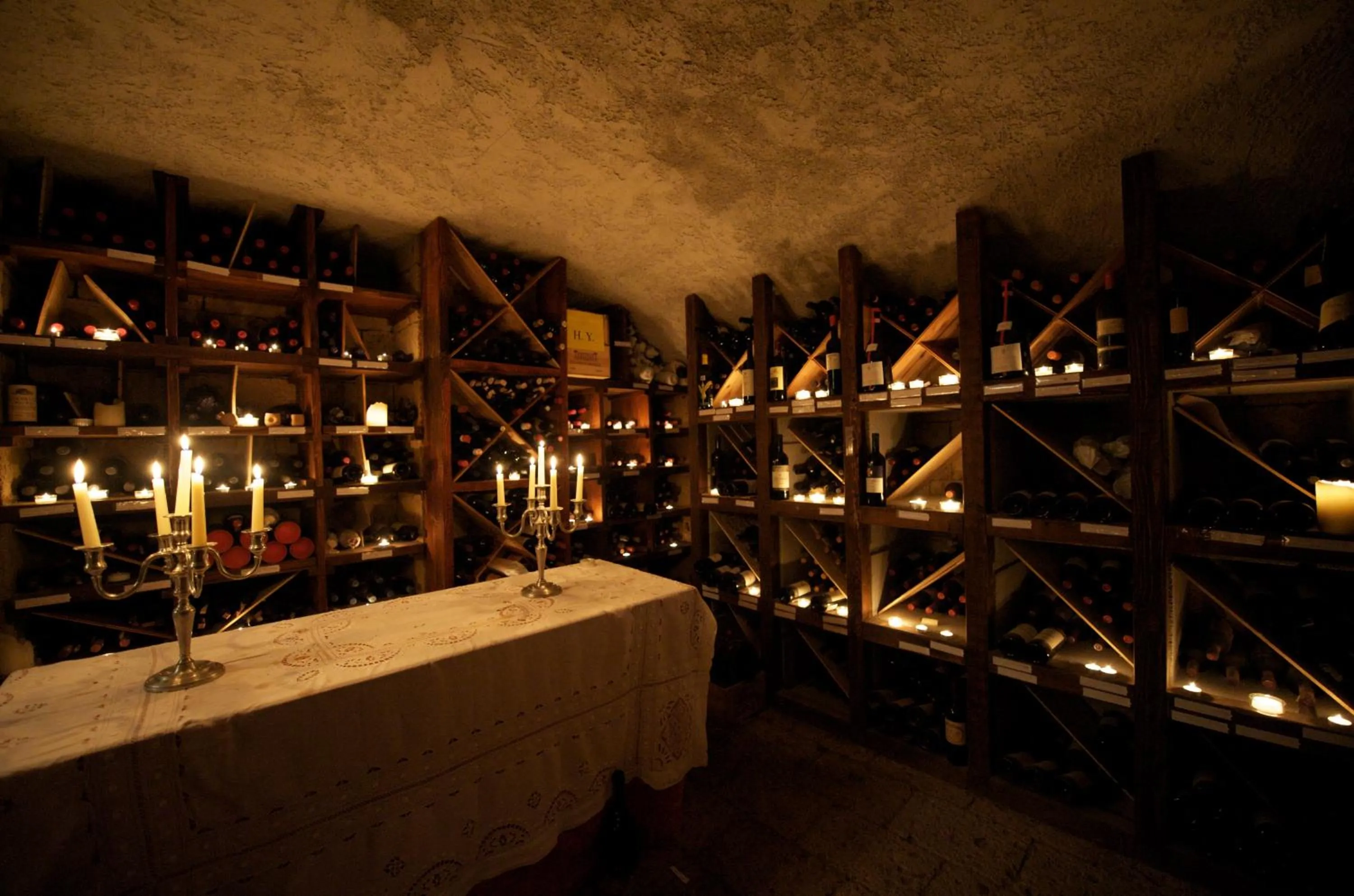 Restaurant/places to eat in Les Neiges D'Antan