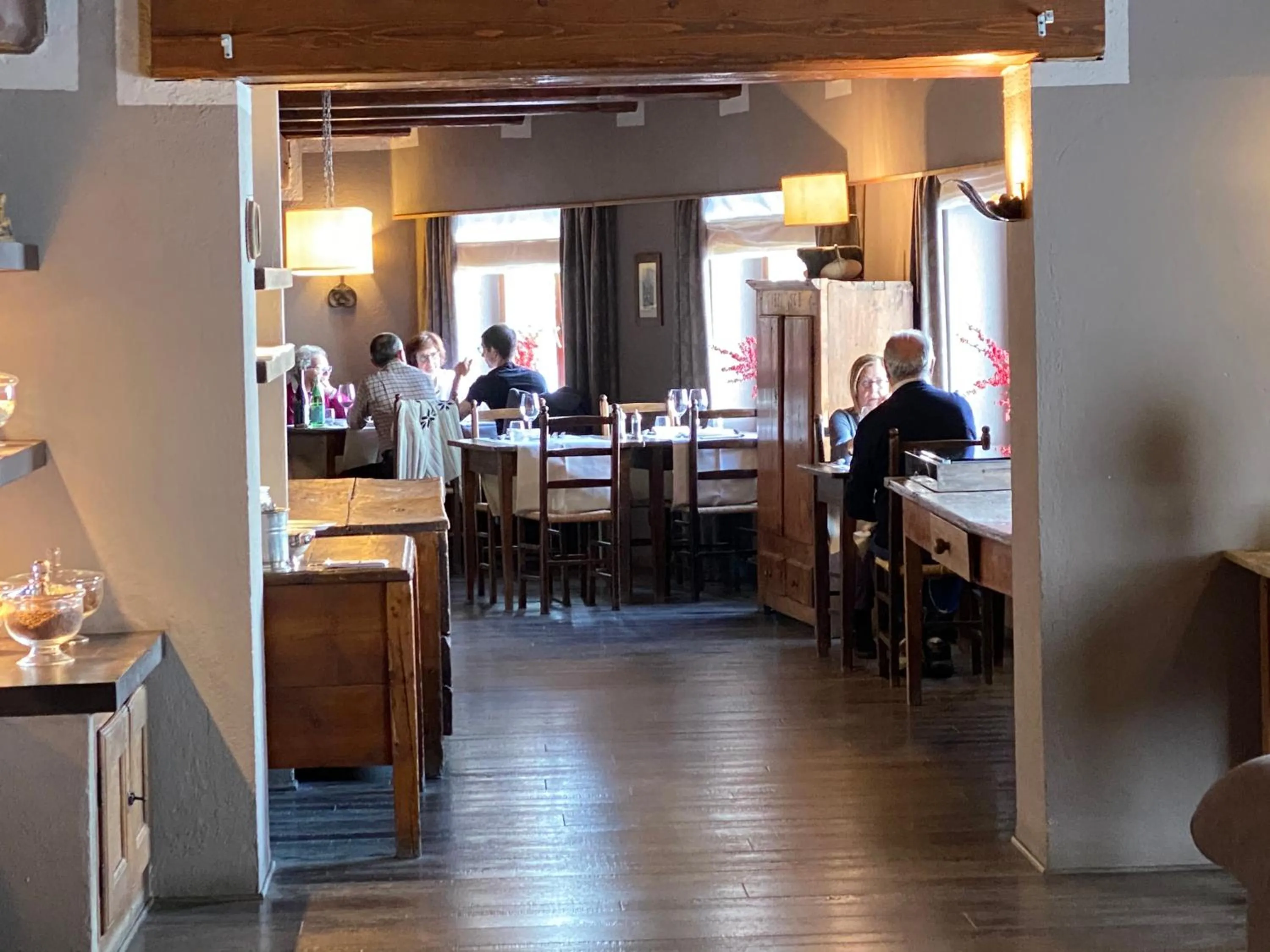 Restaurant/places to eat in Les Neiges D'Antan