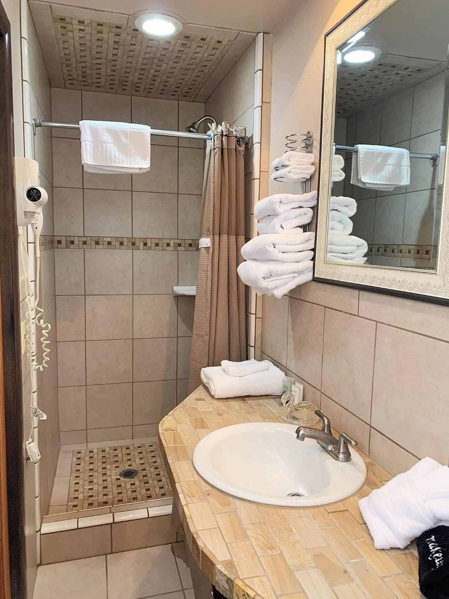 Breakers Boutique Inn