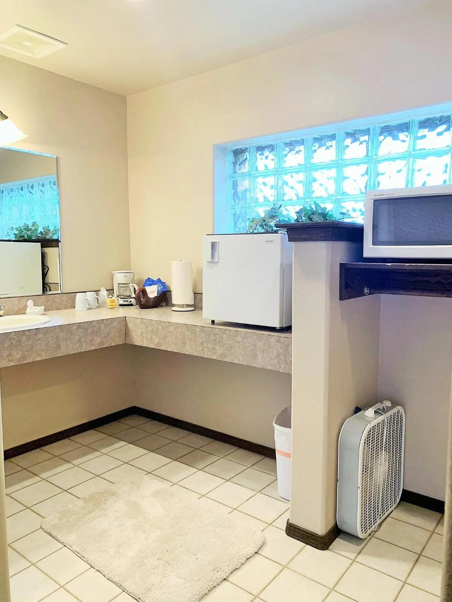 Bathroom in Breakers Boutique Inn
