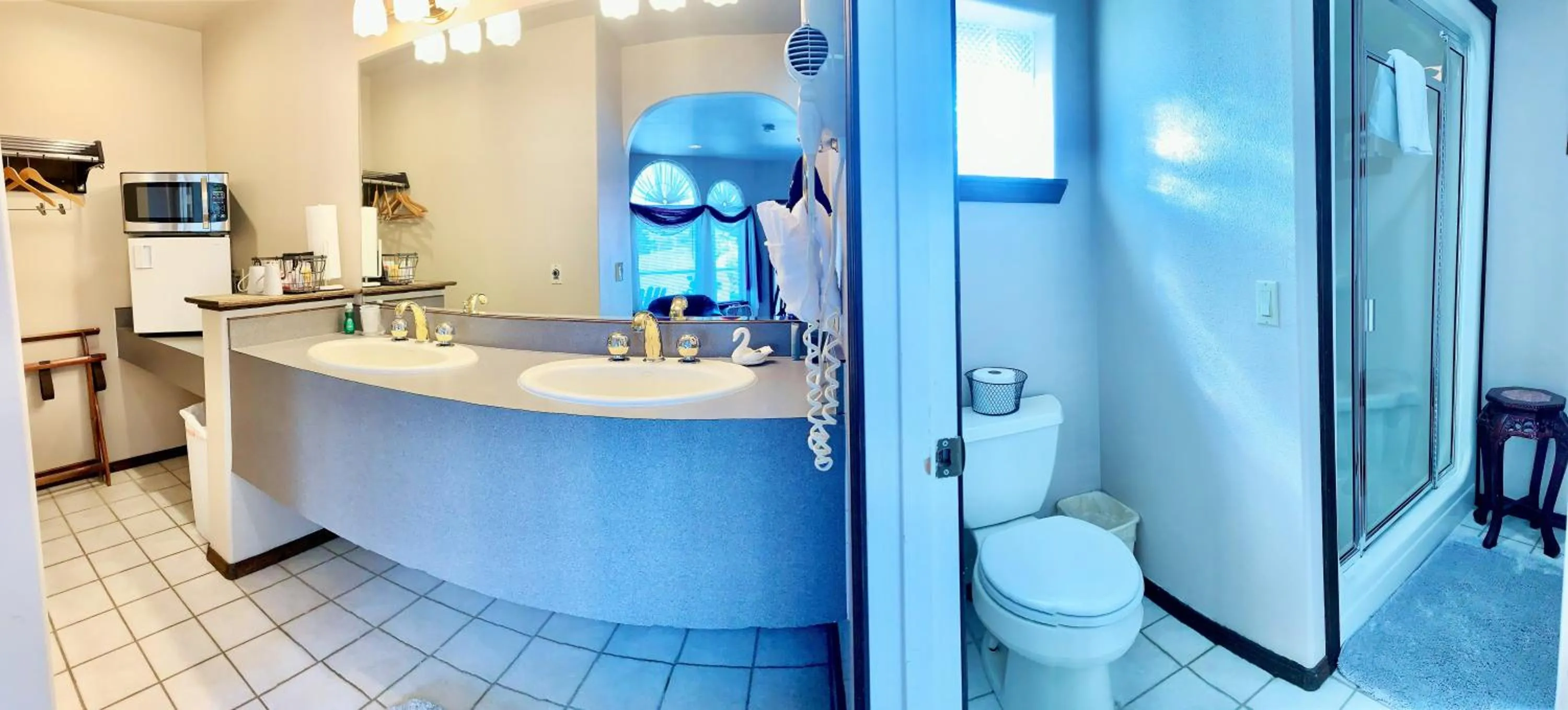 Breakers Boutique Inn