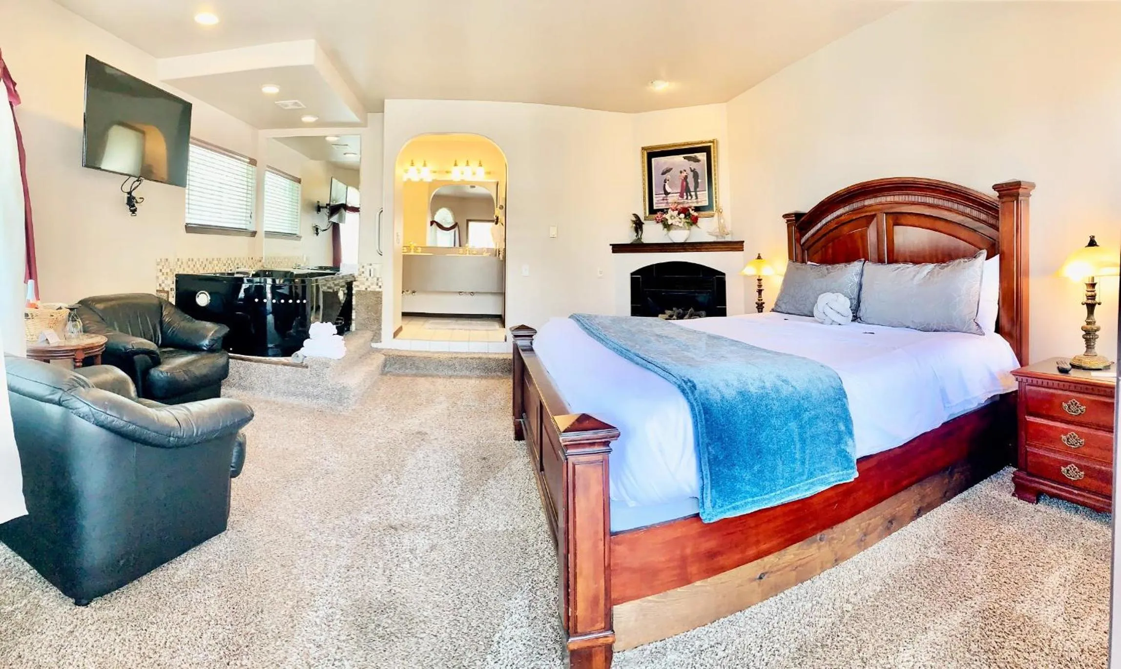 Hot Tub in Breakers Boutique Inn