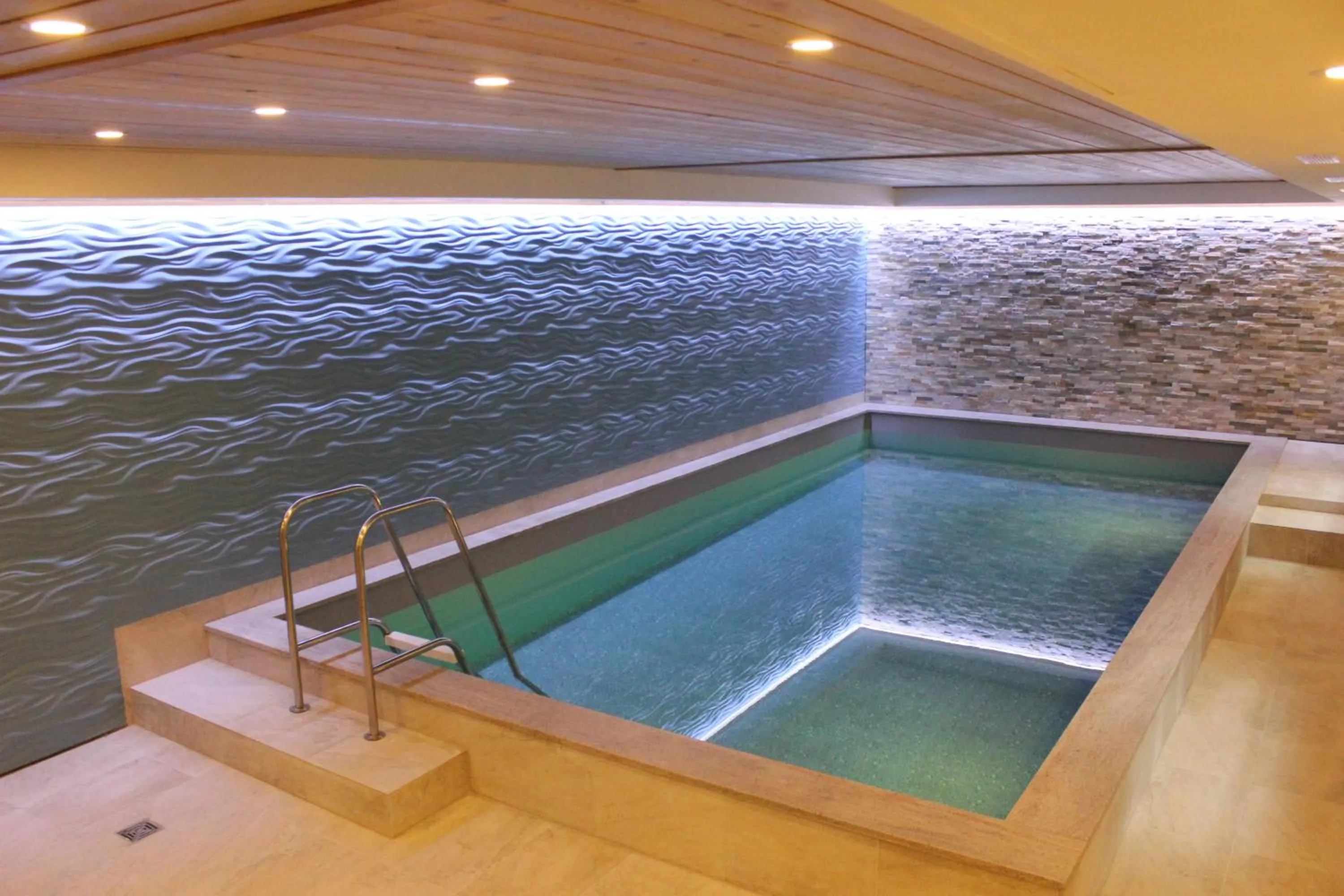 Swimming pool in Hotel Bärenstüberl