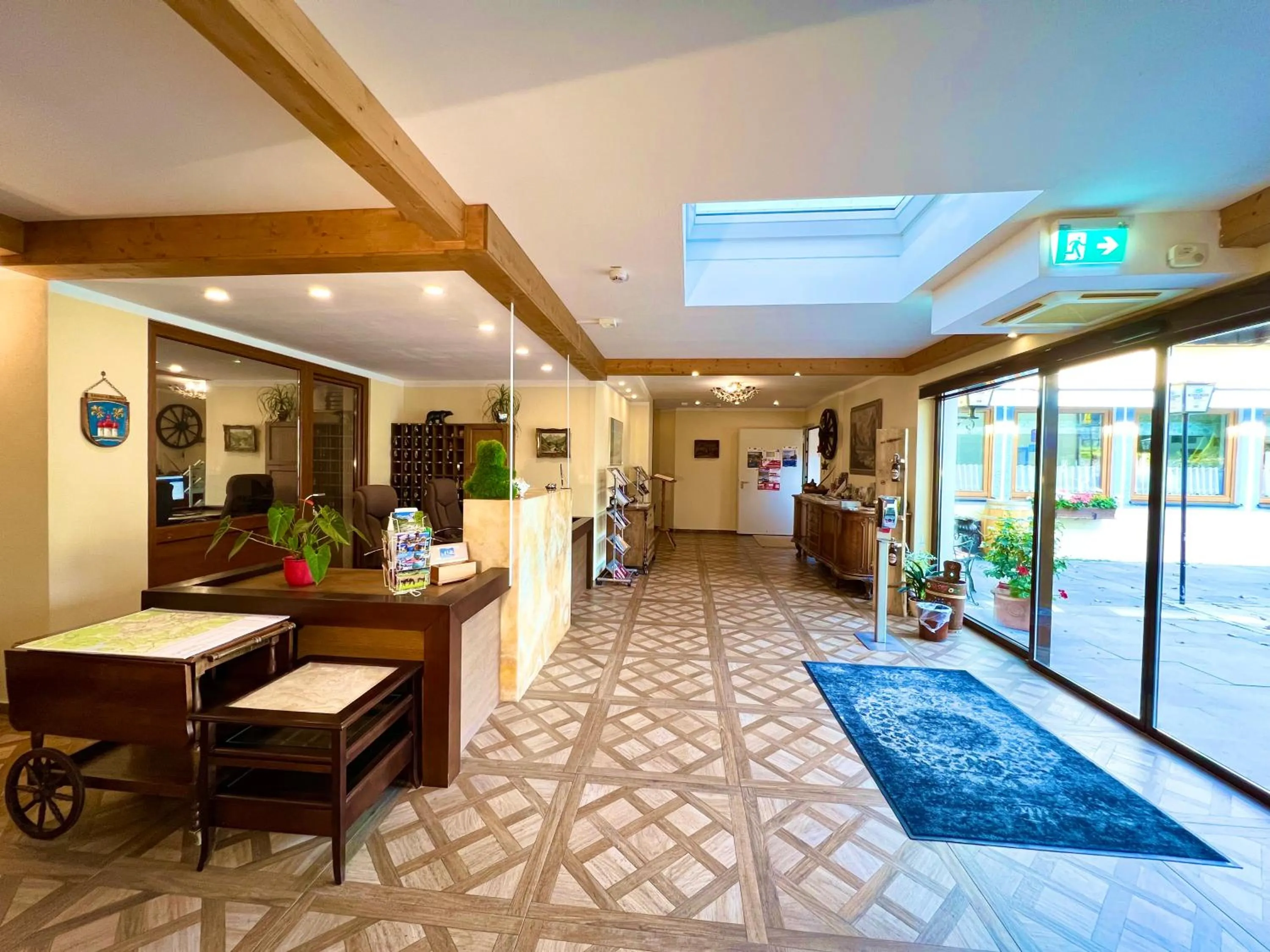 Communal lounge/ TV room in Hotel Bärenstüberl