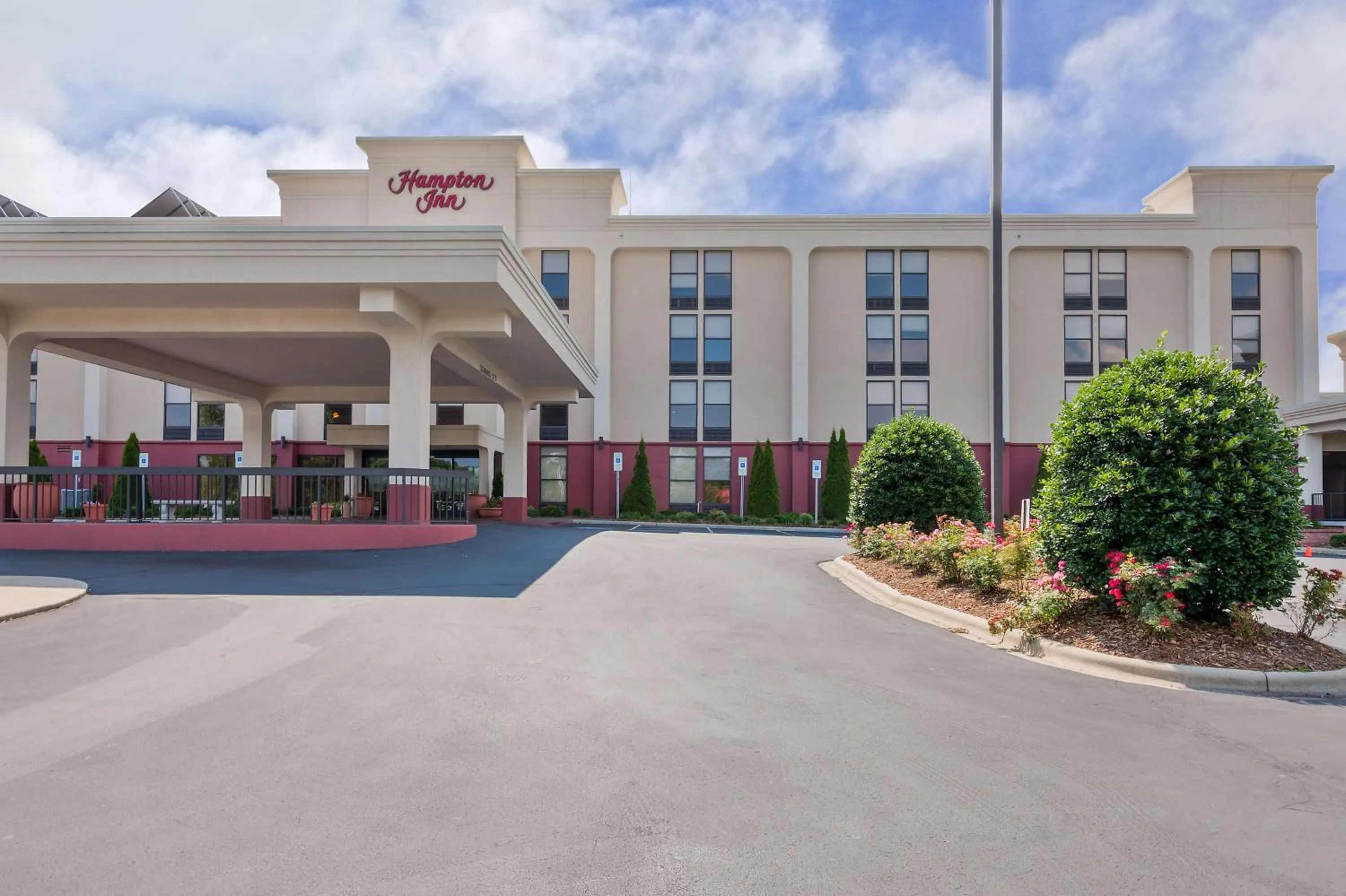 Property building in Hampton Inn Hendersonville