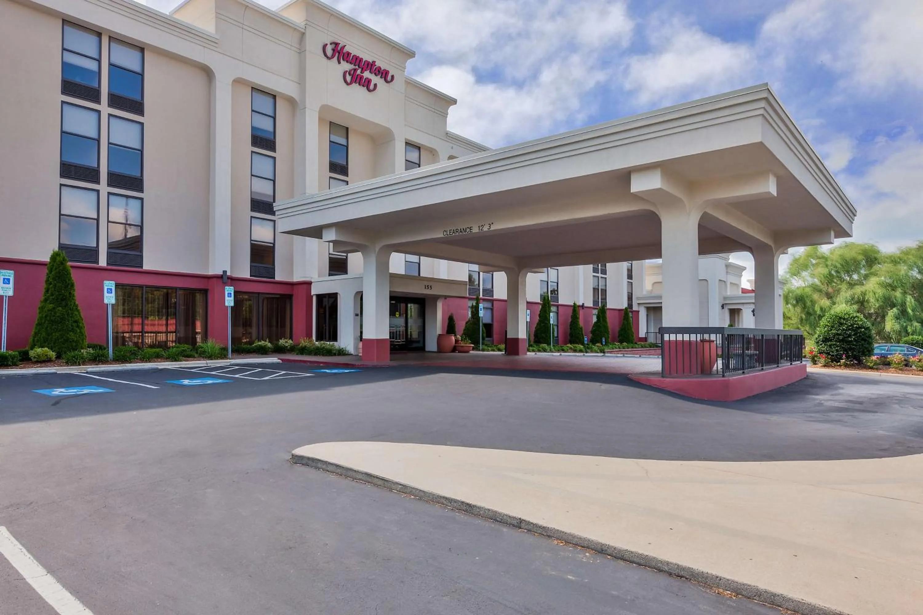 Property building in Hampton Inn Hendersonville