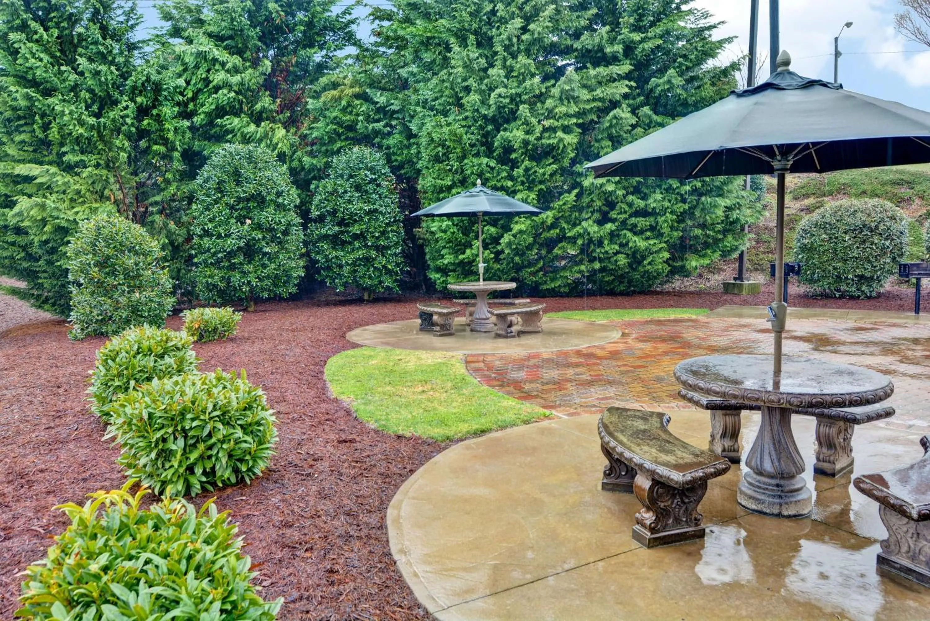 Patio in Hampton Inn Hendersonville