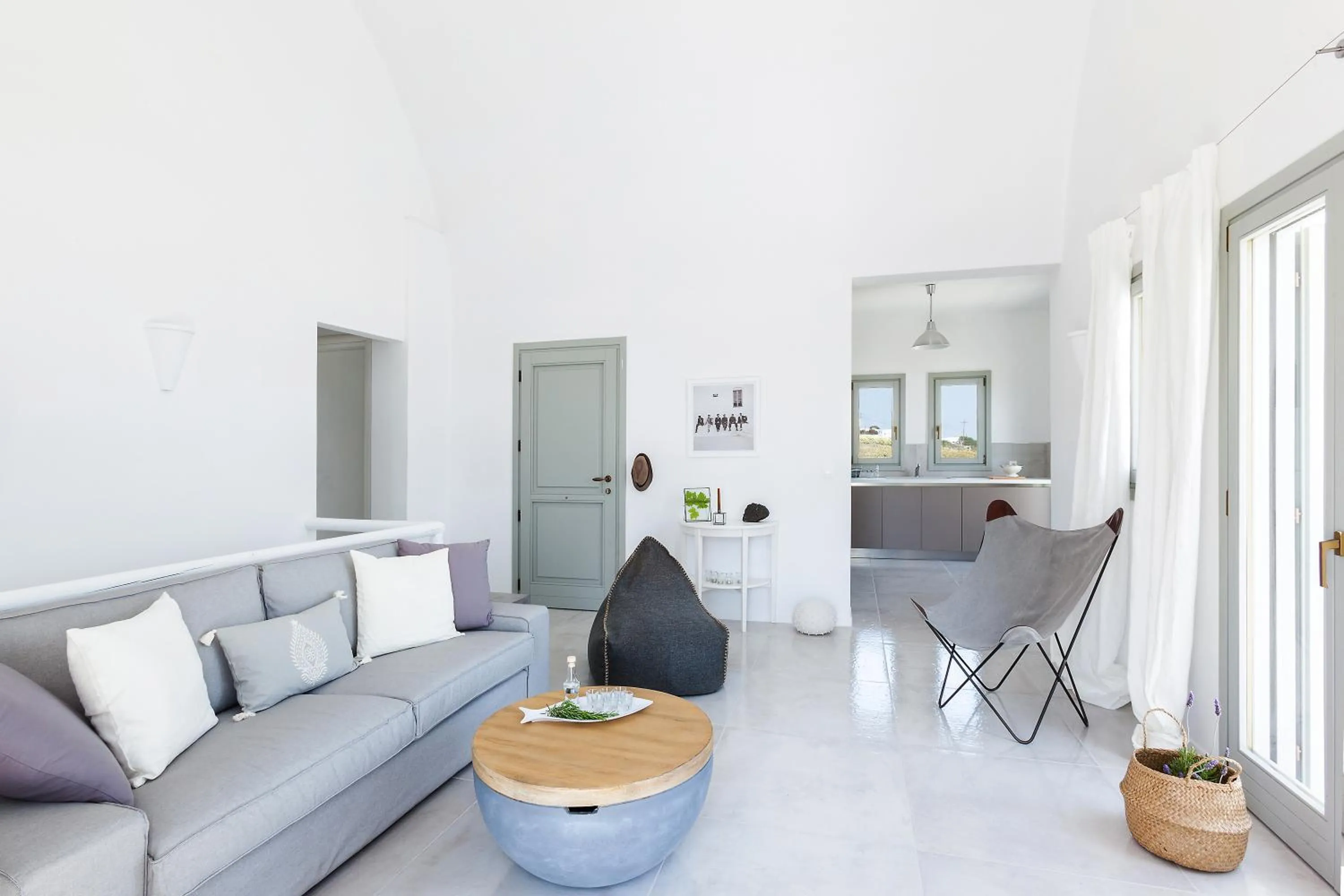 Kitchen or kitchenette in Villa Vinea Santorini
