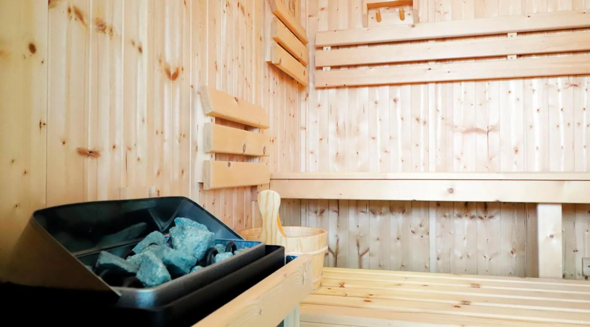 Sauna in Logis Hotel du Parc-Restaurant - Le Rouget de Lisle
