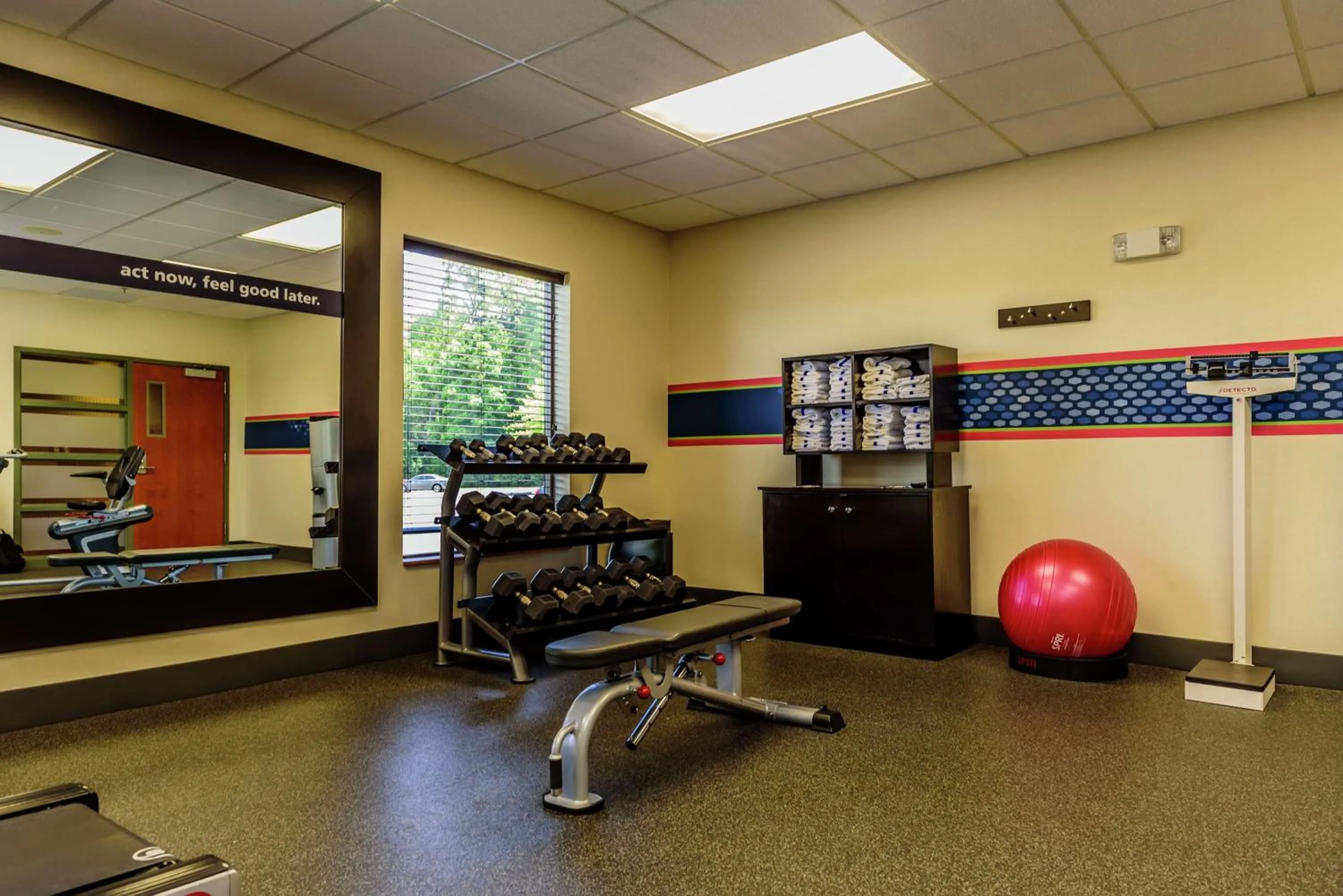 Fitness centre/facilities in Hampton Inn and Suites Jamestown