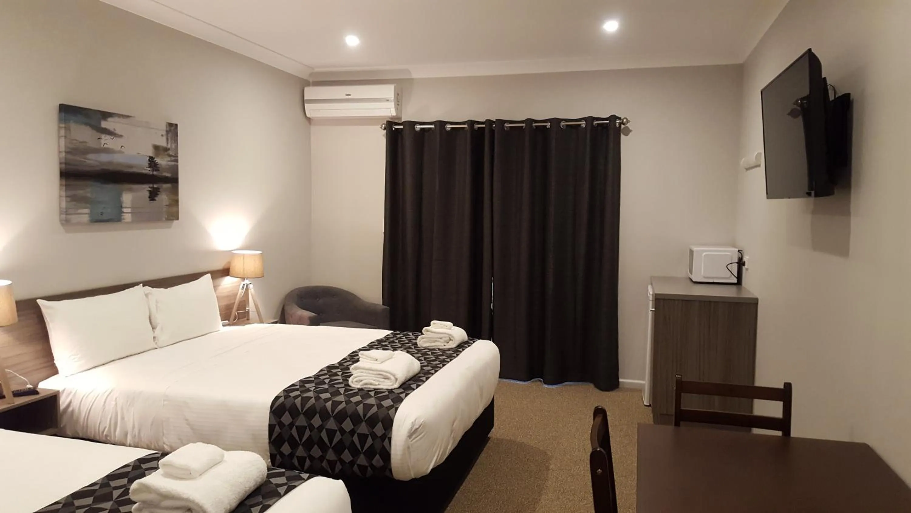 Decorative detail, Bed in Lookout Mountain Retreat