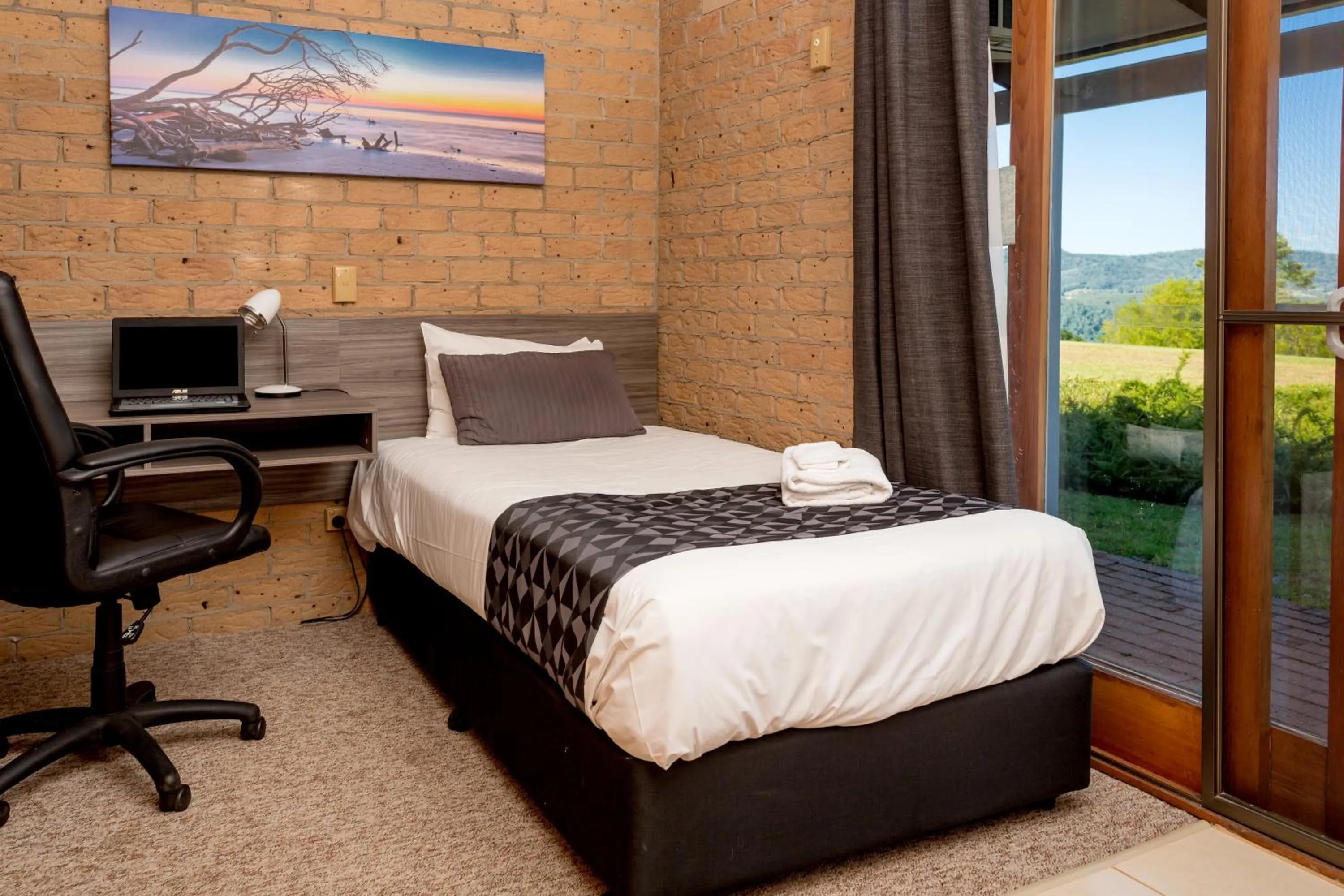 Bed in Lookout Mountain Retreat