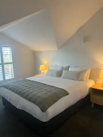 Bed in Lookout Mountain Retreat