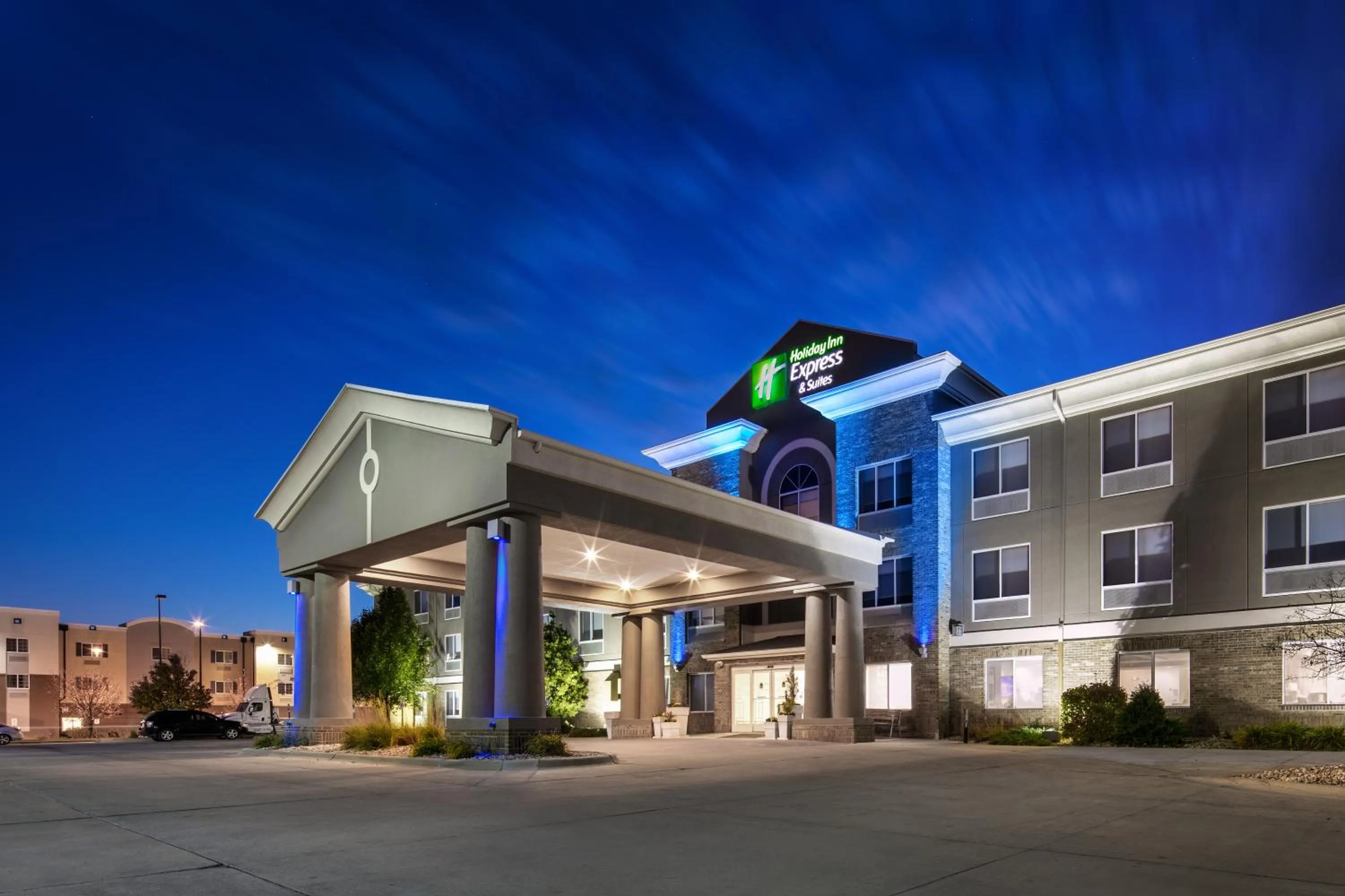 Property building in Holiday Inn Express & Suites Bellevue -Omaha Area- by IHG