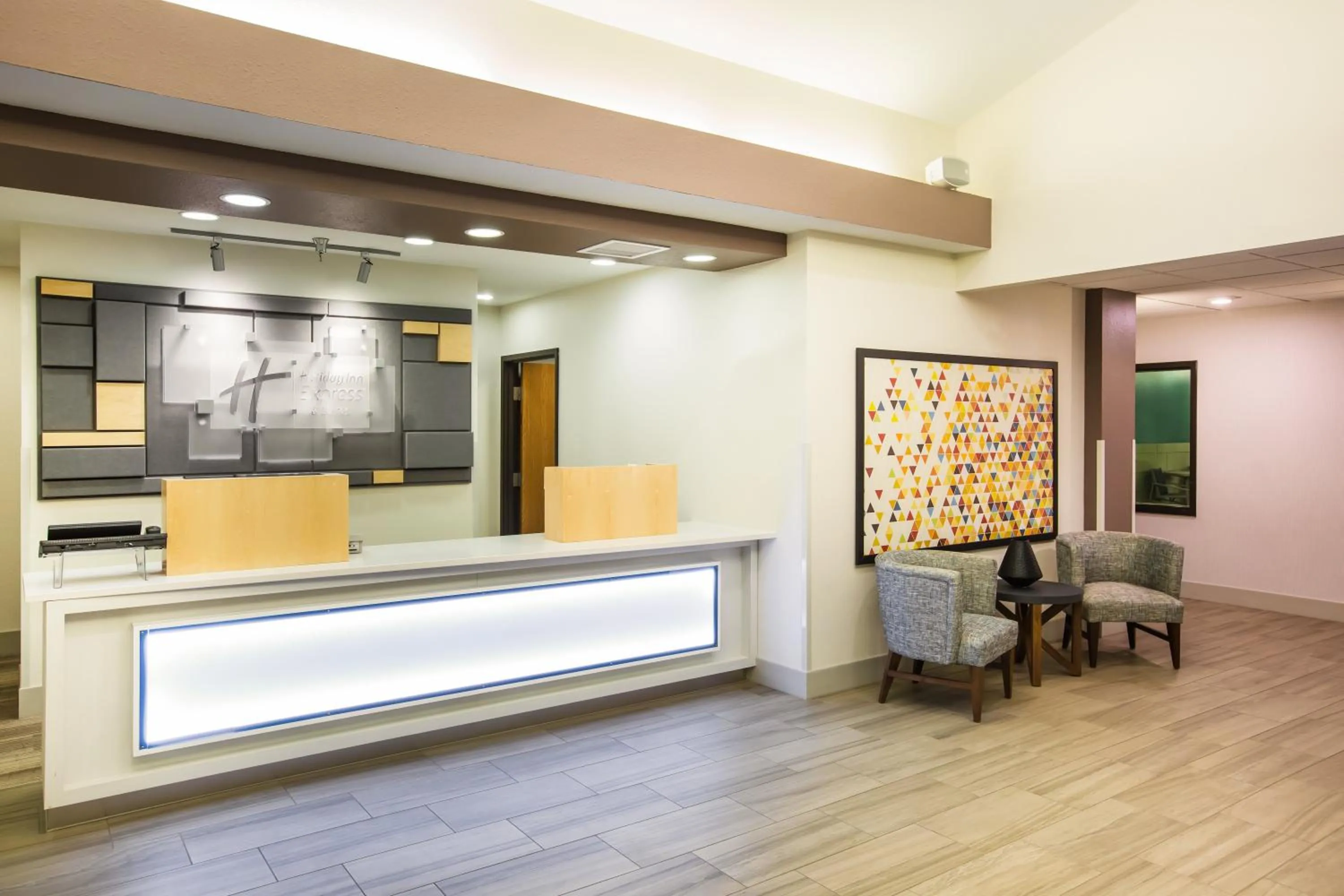Property building in Holiday Inn Express & Suites Bellevue -Omaha Area- by IHG