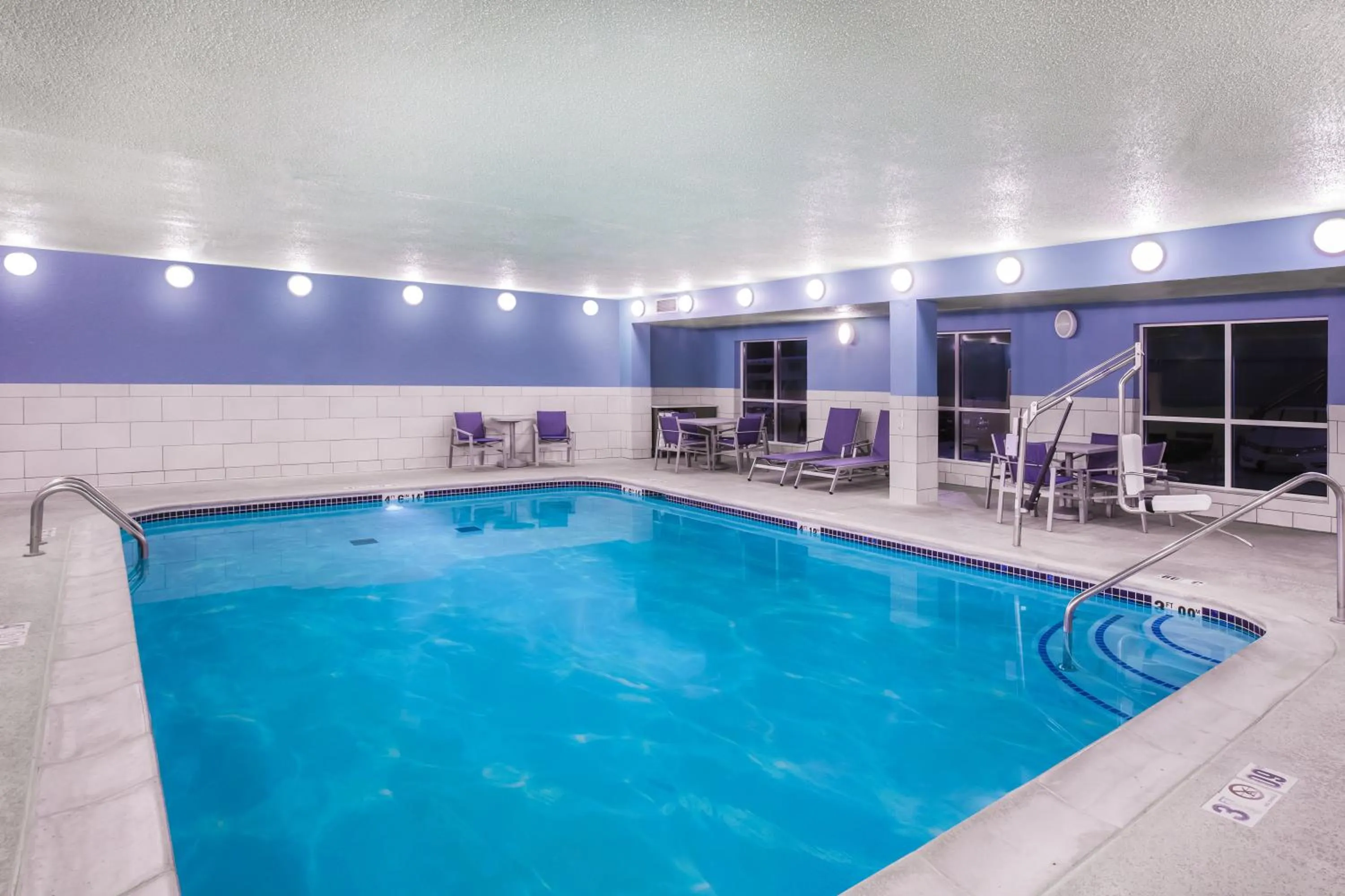 Swimming pool in Holiday Inn Express & Suites Bellevue -Omaha Area- by IHG