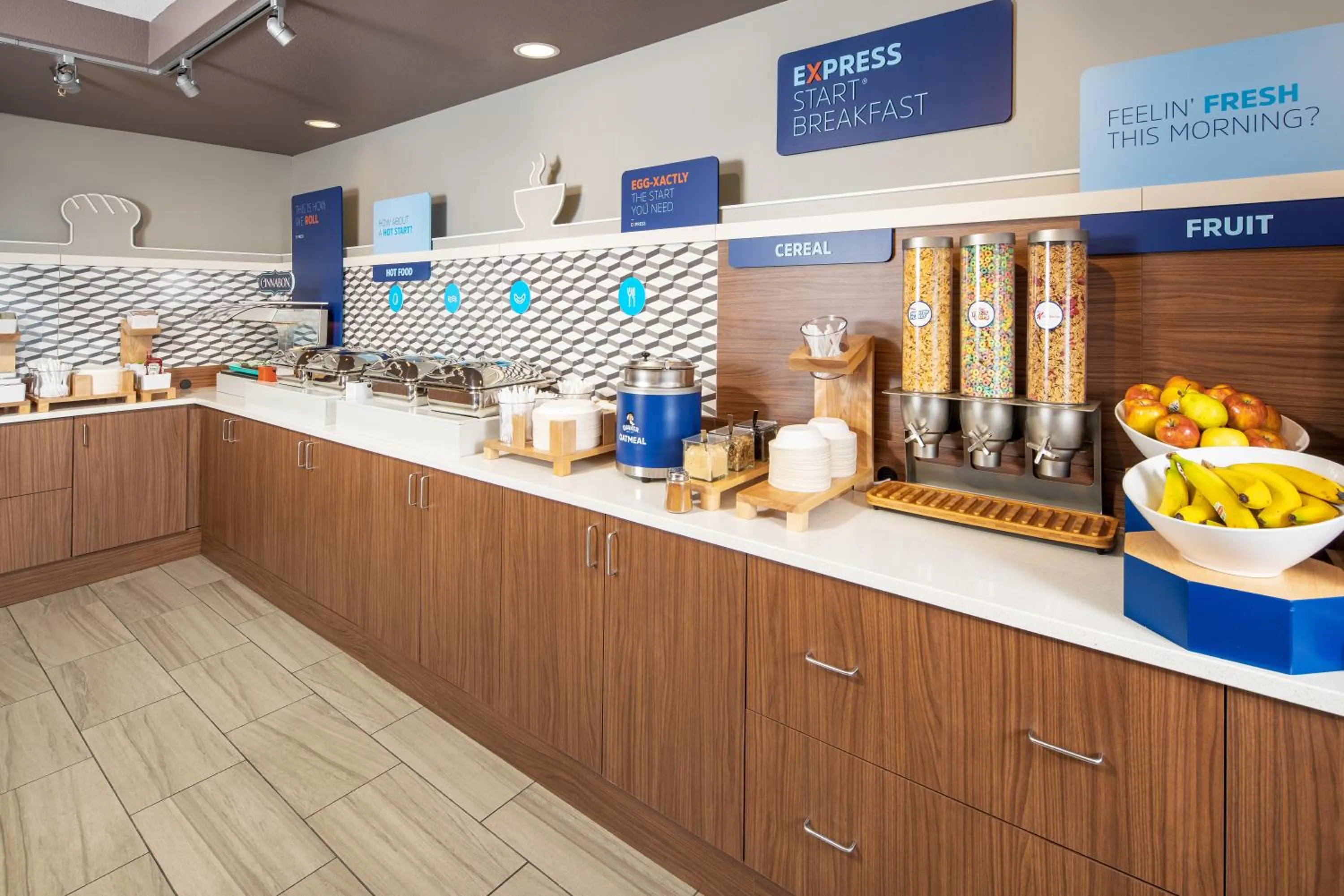 Breakfast in Holiday Inn Express & Suites Bellevue -Omaha Area- by IHG