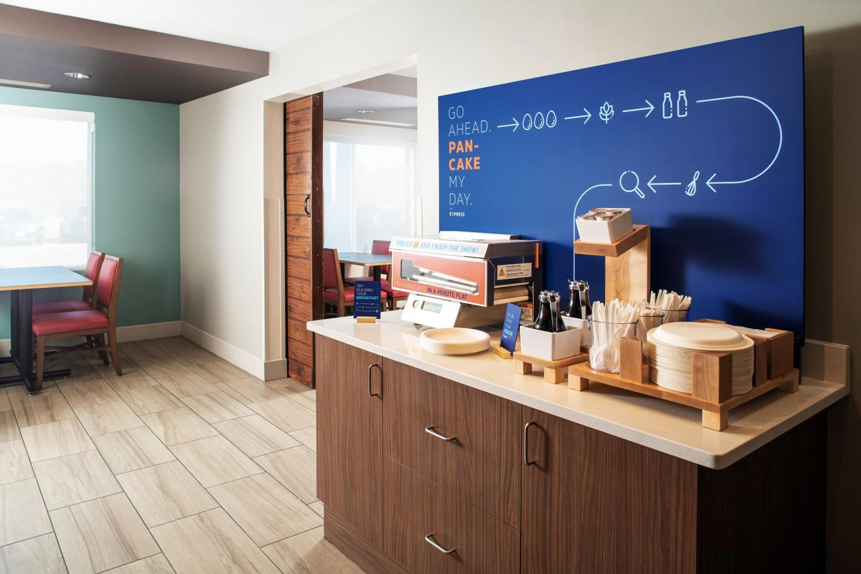 Breakfast in Holiday Inn Express & Suites Bellevue -Omaha Area- by IHG