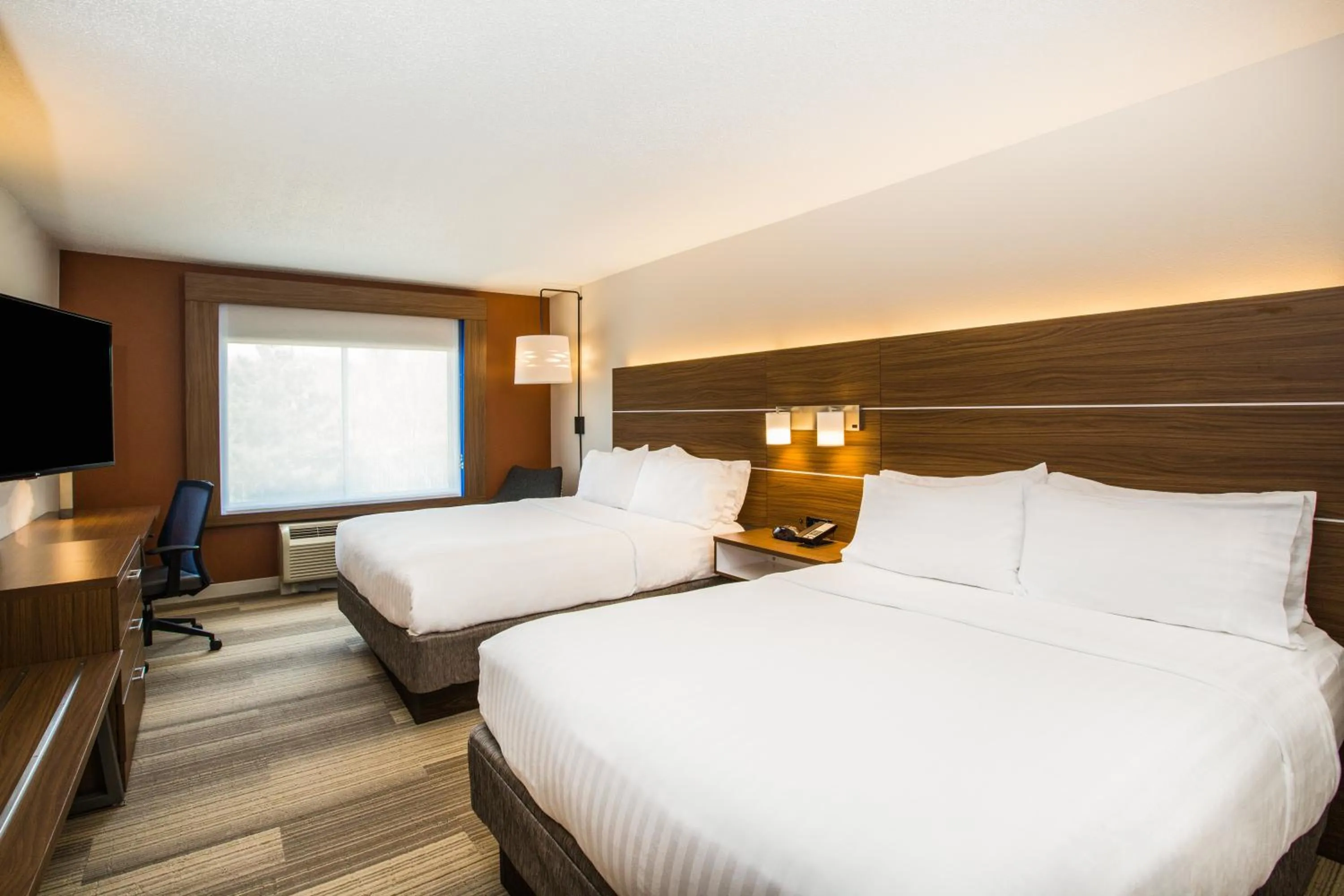 Photo of the whole room, Bed in Holiday Inn Express & Suites Bellevue -Omaha Area- by IHG