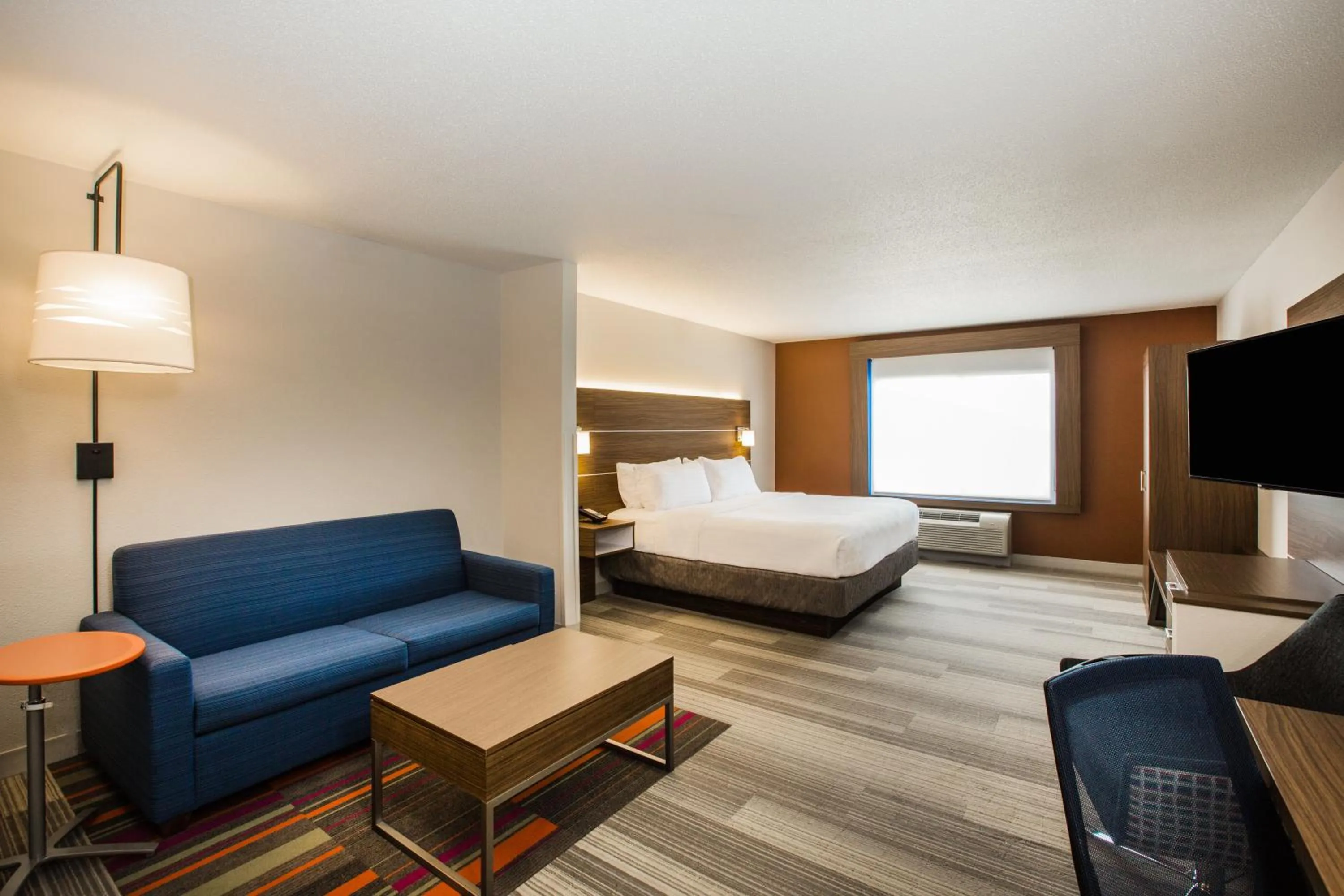 Photo of the whole room, Bed in Holiday Inn Express & Suites Bellevue -Omaha Area- by IHG
