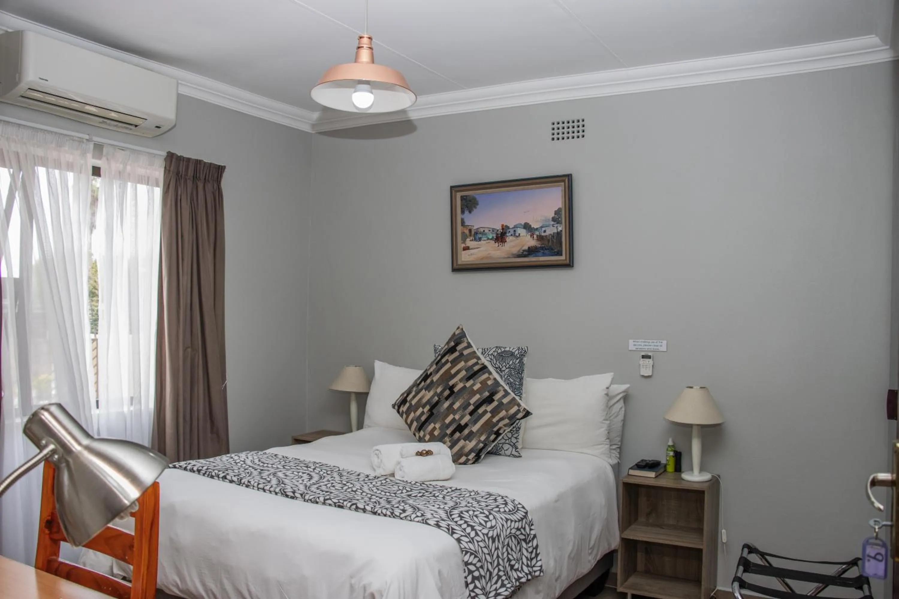 Bedroom, Bed in Woodpecker's Inn Guest House